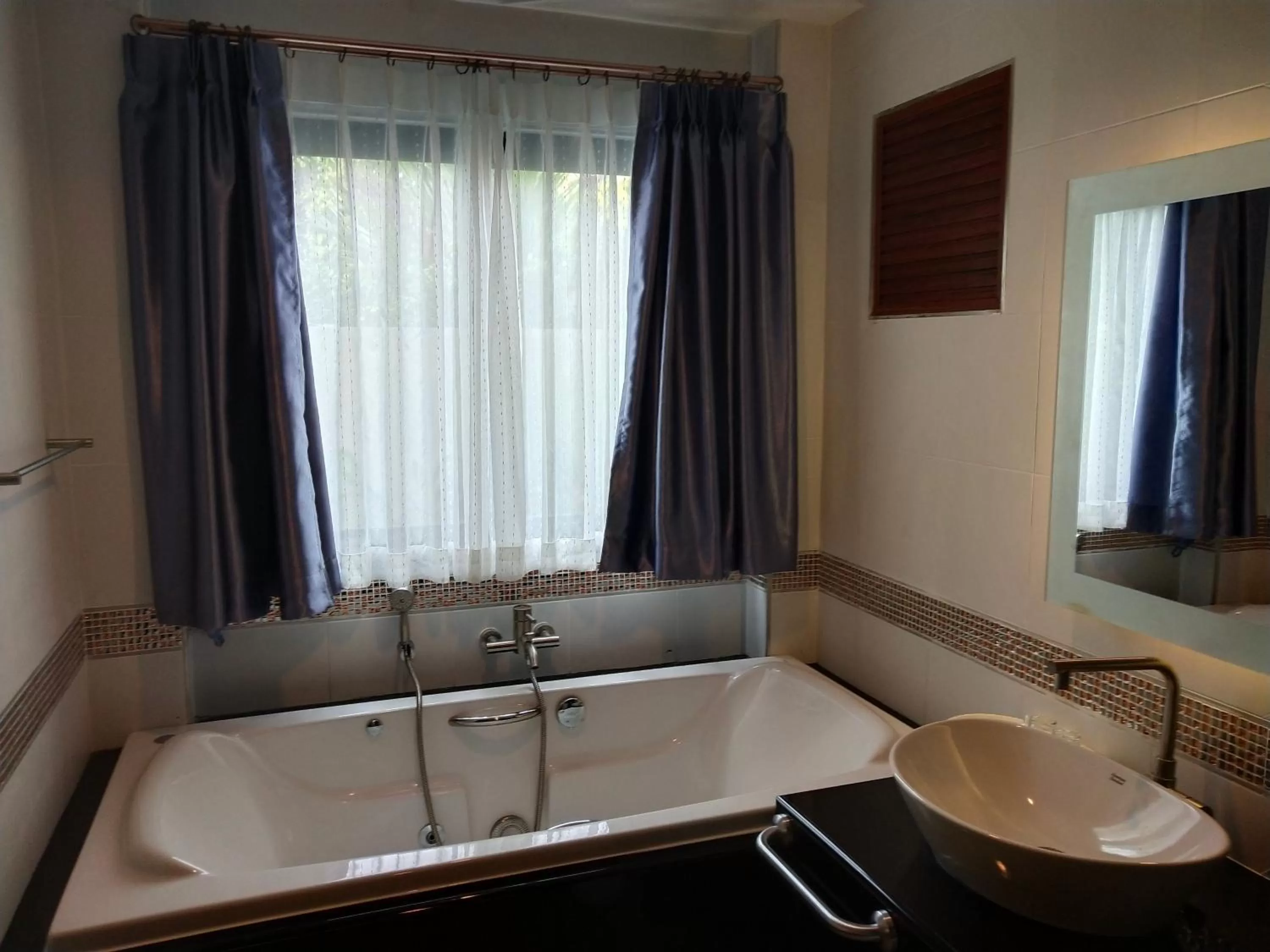 Hot Tub in Hotel De Wualai