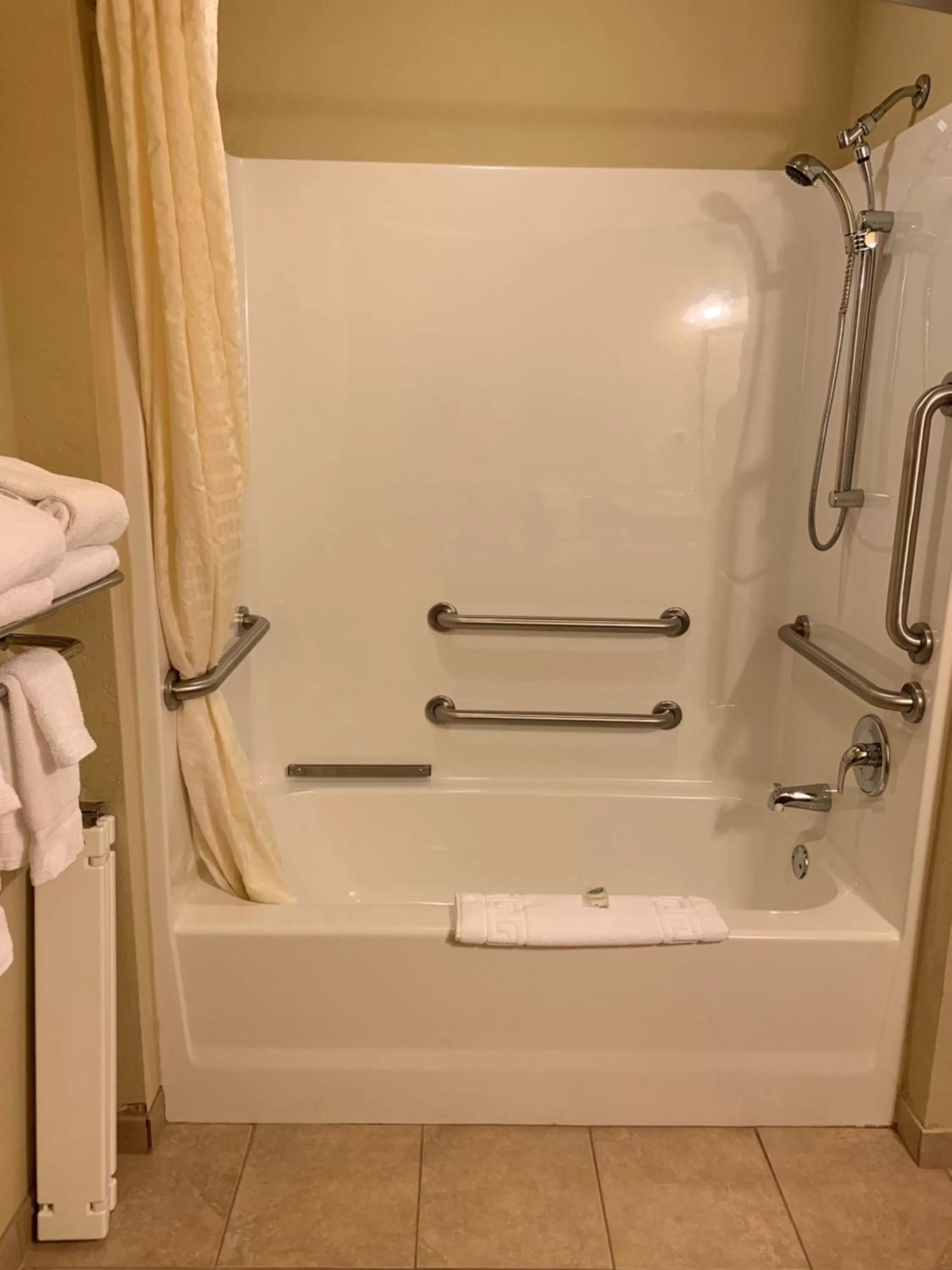 Shower in Cobblestone Hotel & Suites - Punxsutawney