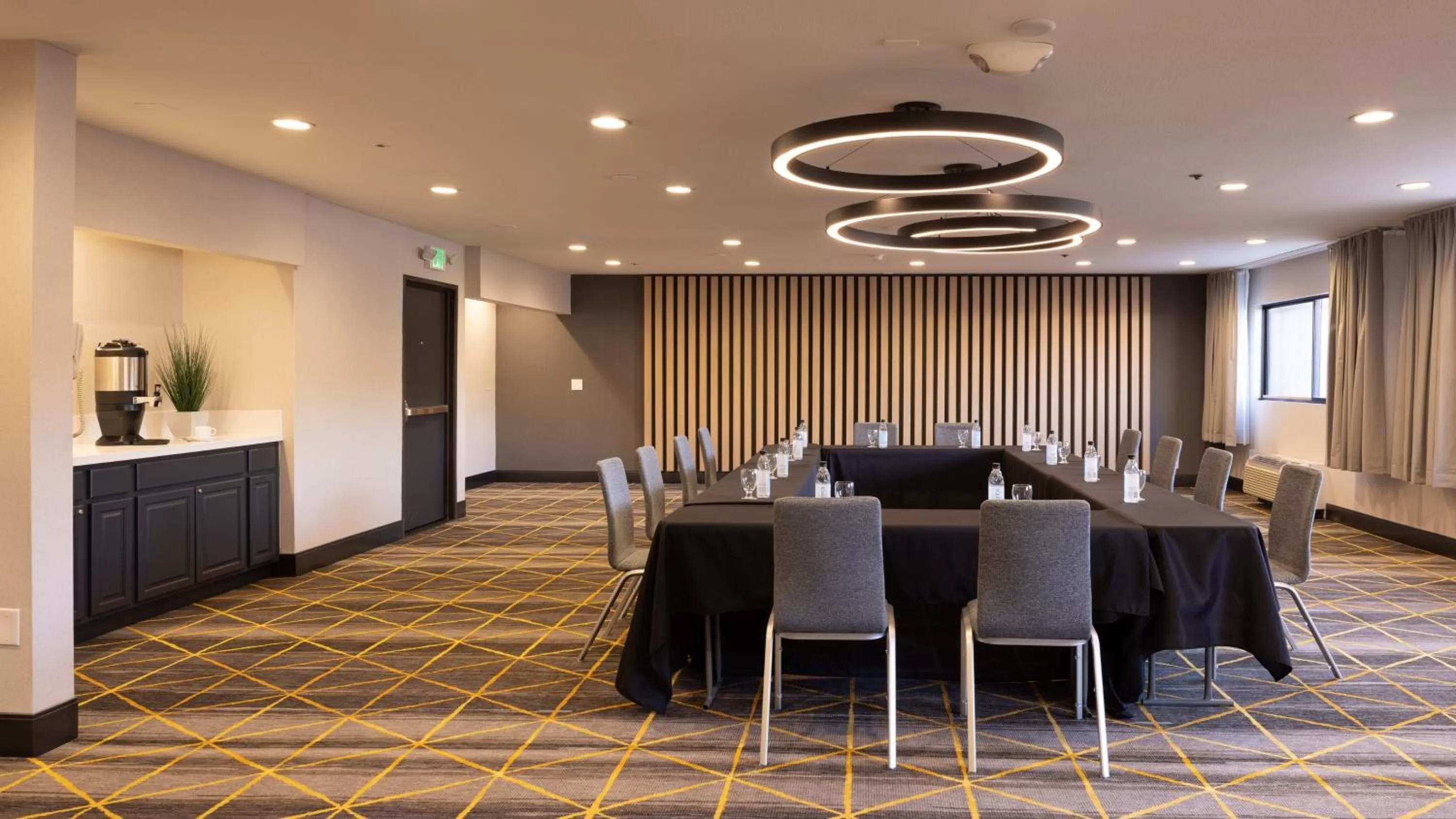 Meeting/conference room in Holiday Inn Santa Ana-Orange County Airport by IHG