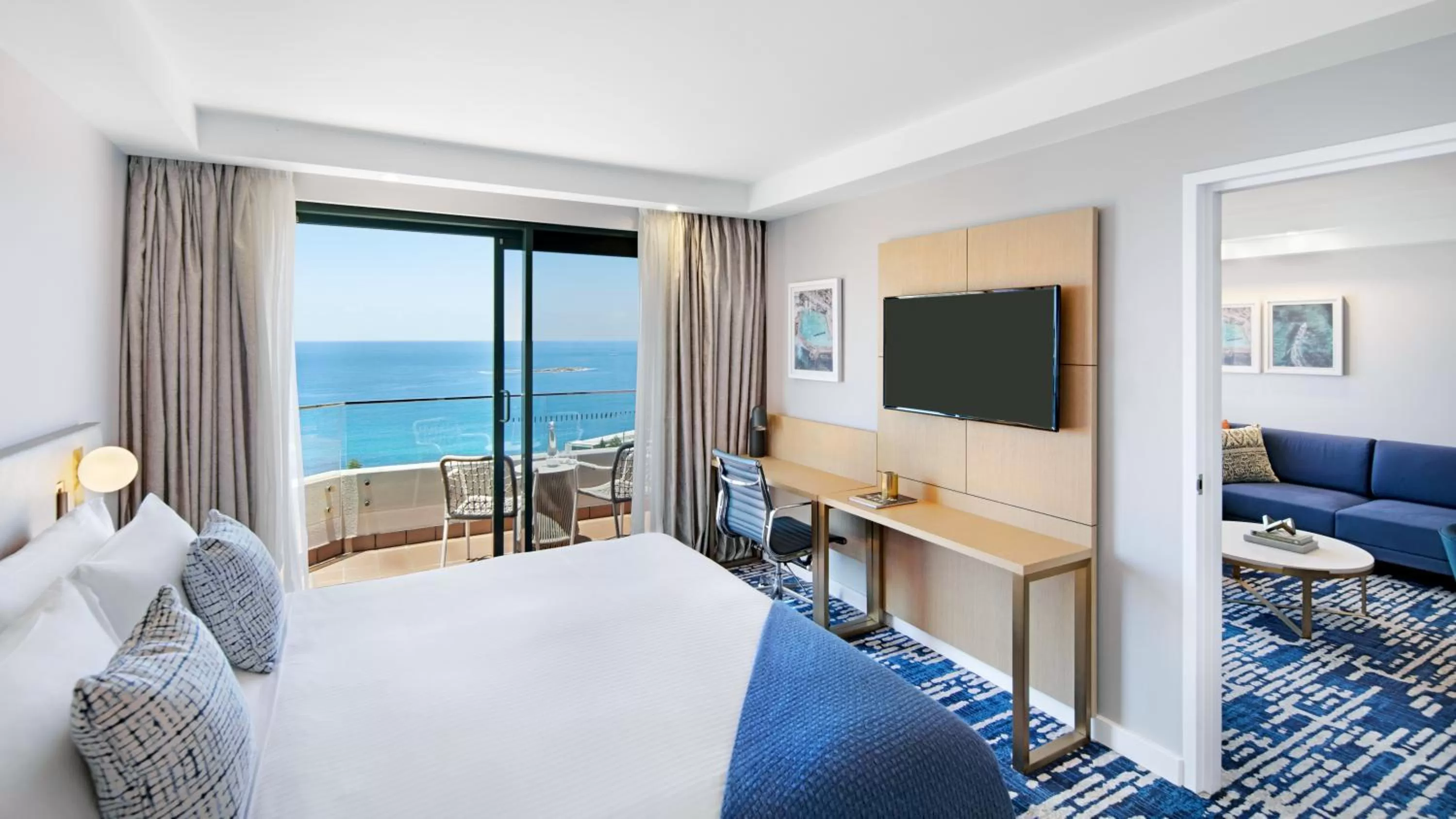Sea view, Bed in Crowne Plaza Sydney Coogee Beach by IHG