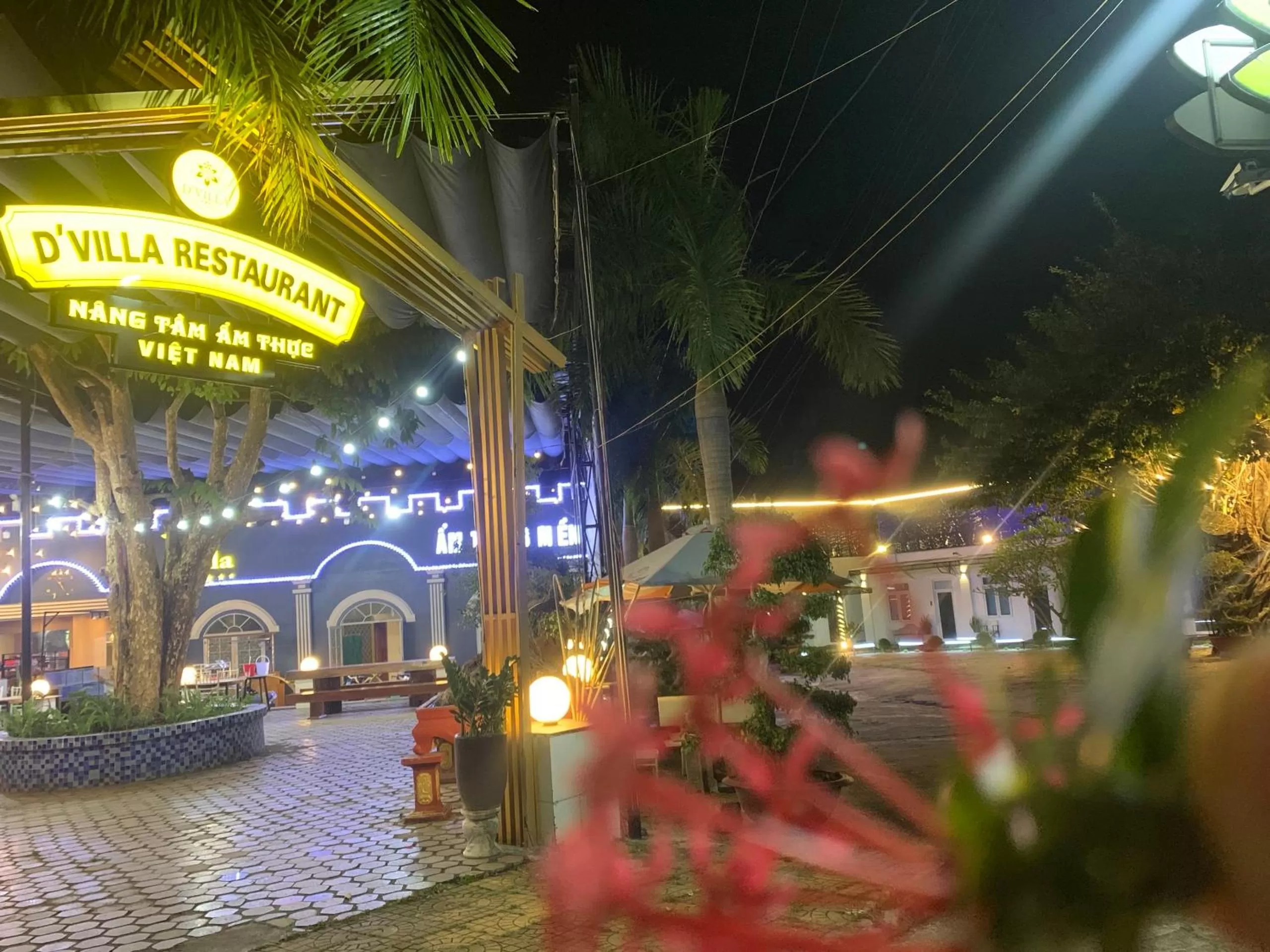 Restaurant/places to eat in D'Villa Hotel - Homestay