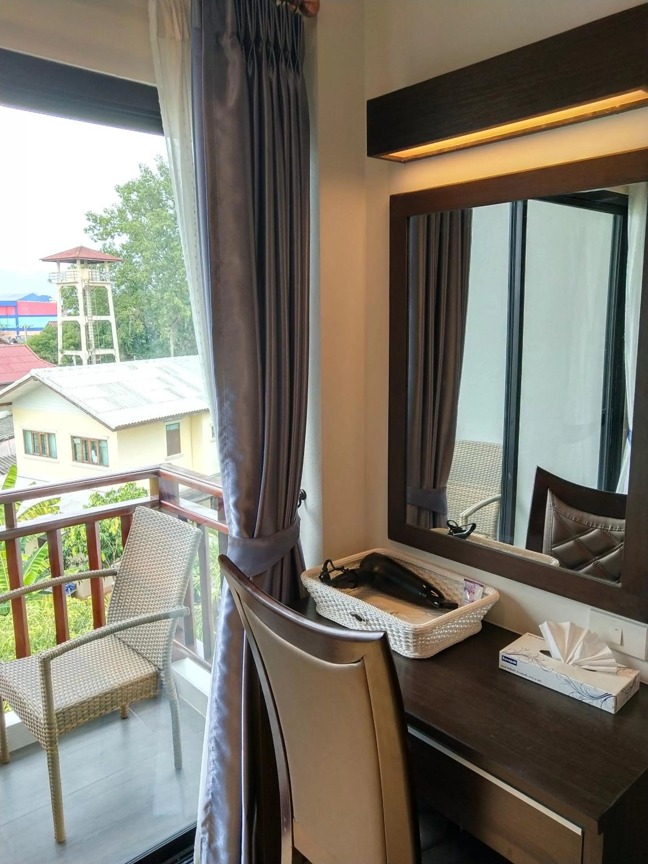 Balcony/Terrace, Bed in Hotel De Wualai