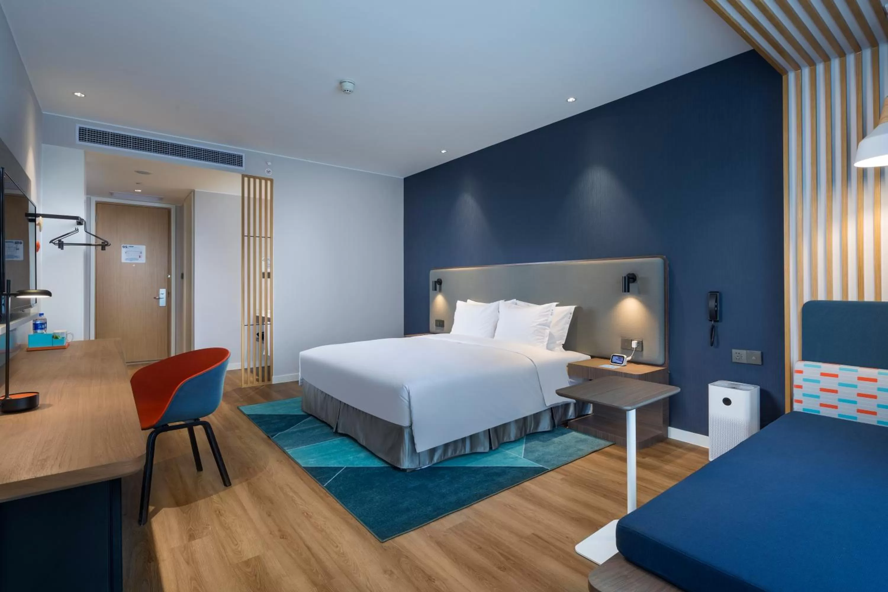 Bed in Holiday Inn Express Shanghai Kangqiao by IHG