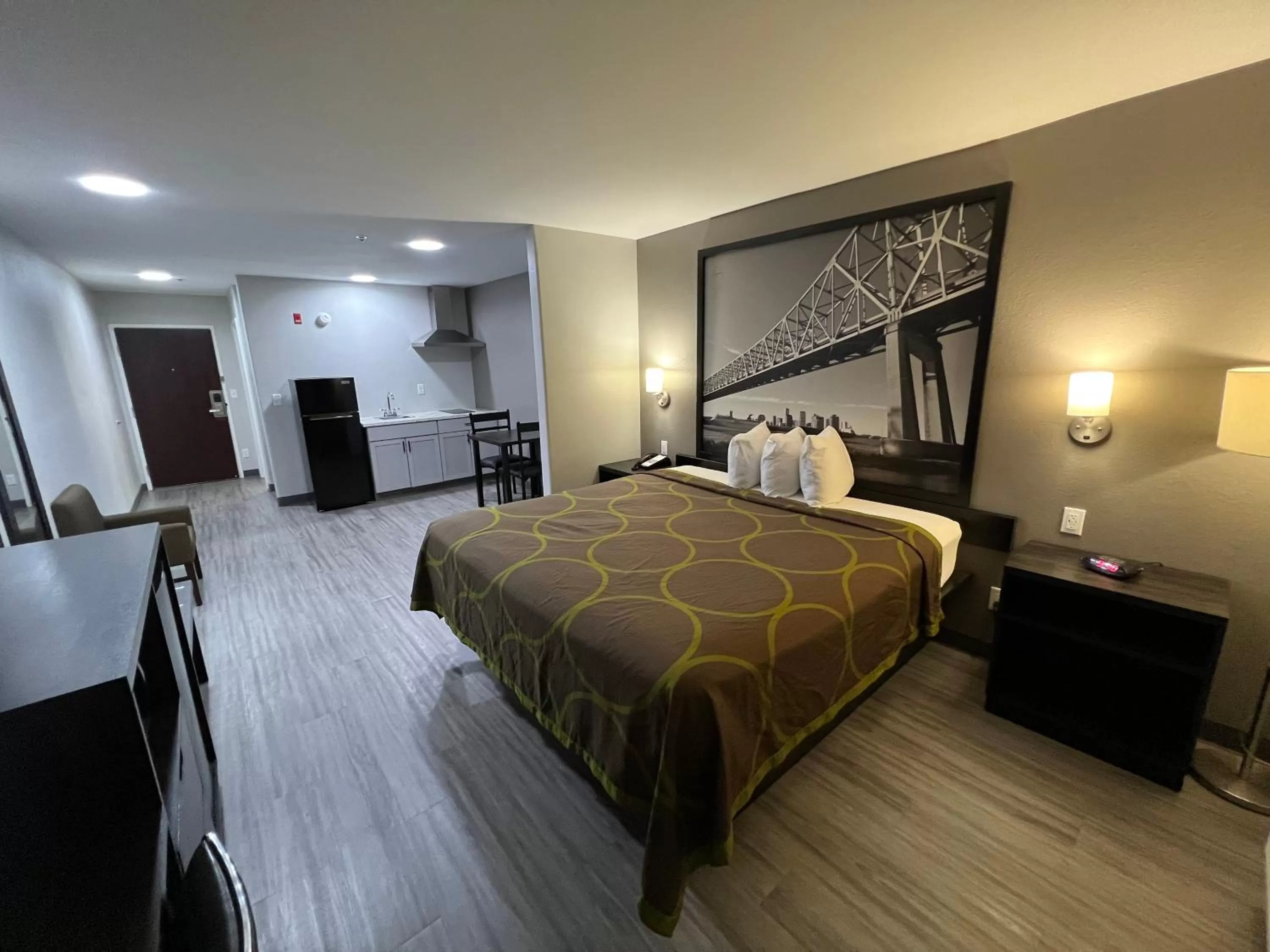 Photo of the whole room, Bed in Super 8 by Wyndham Lake Charles/Sulphur