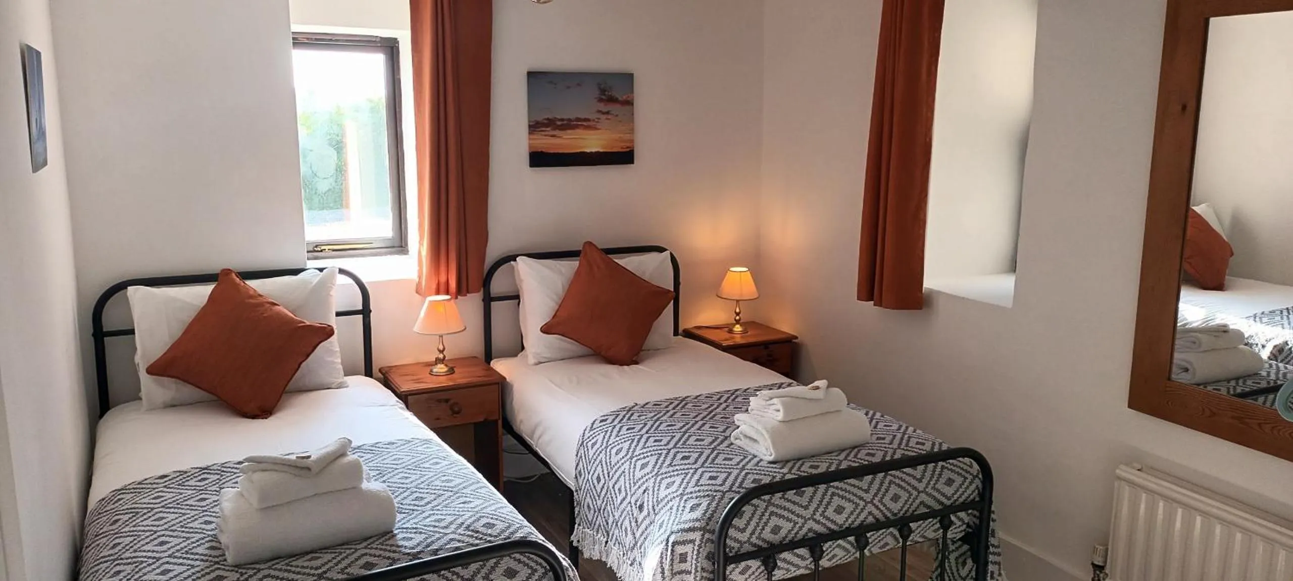 Bedroom, Bed in The Wheatsheaf