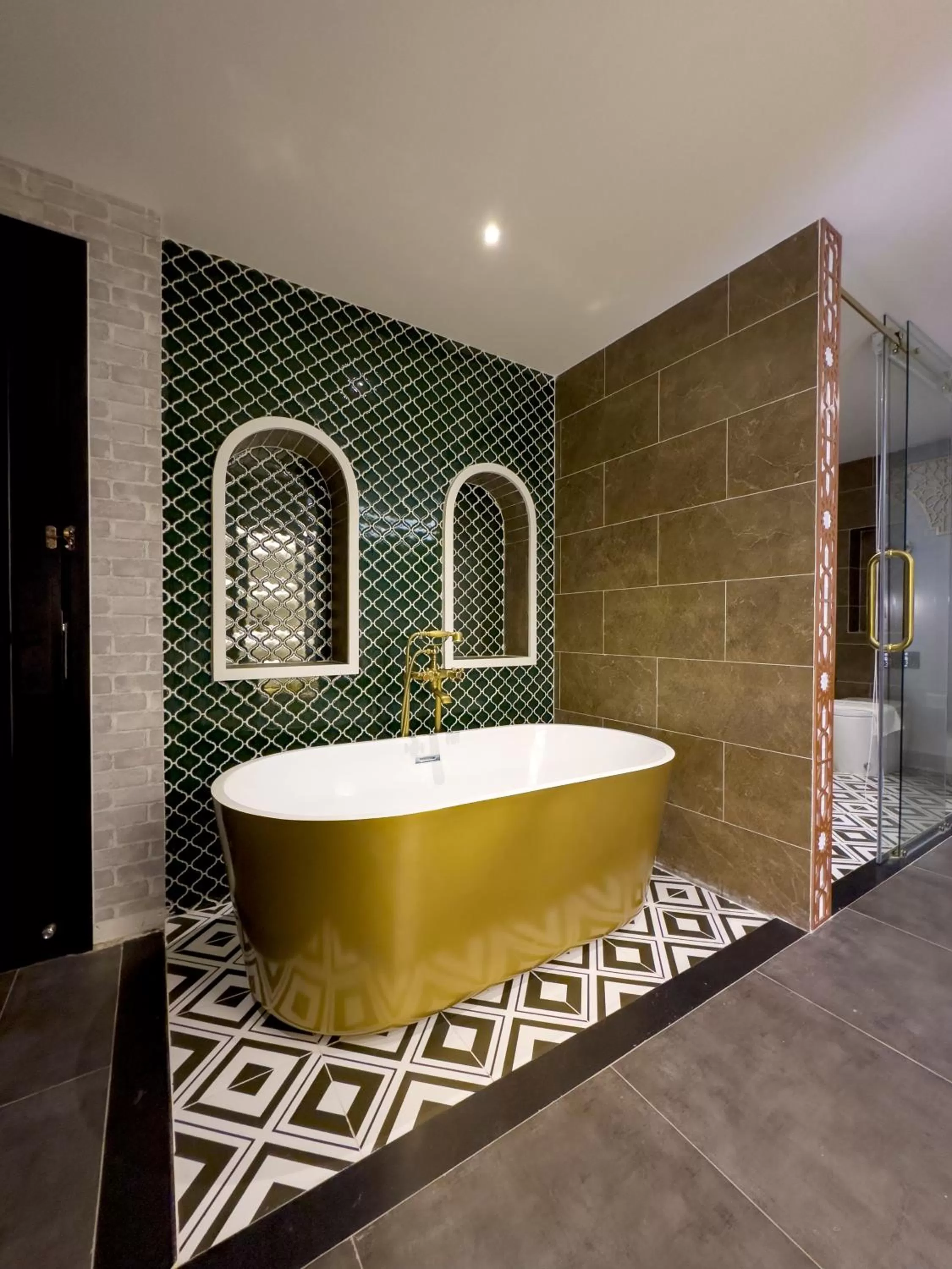 Hot Tub in Dazi Signature