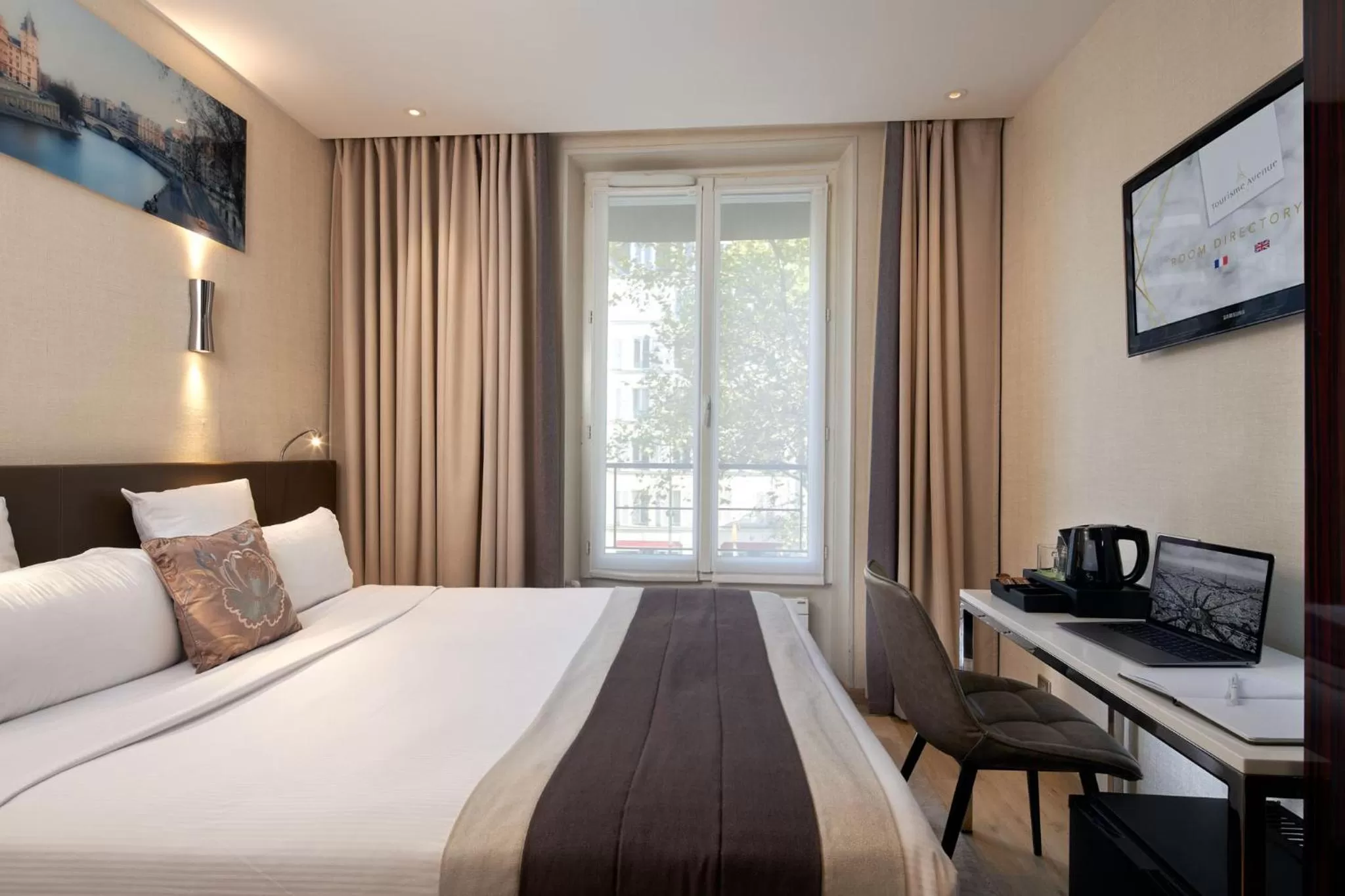 TV and multimedia, Bed in Hôtel Tourisme Avenue