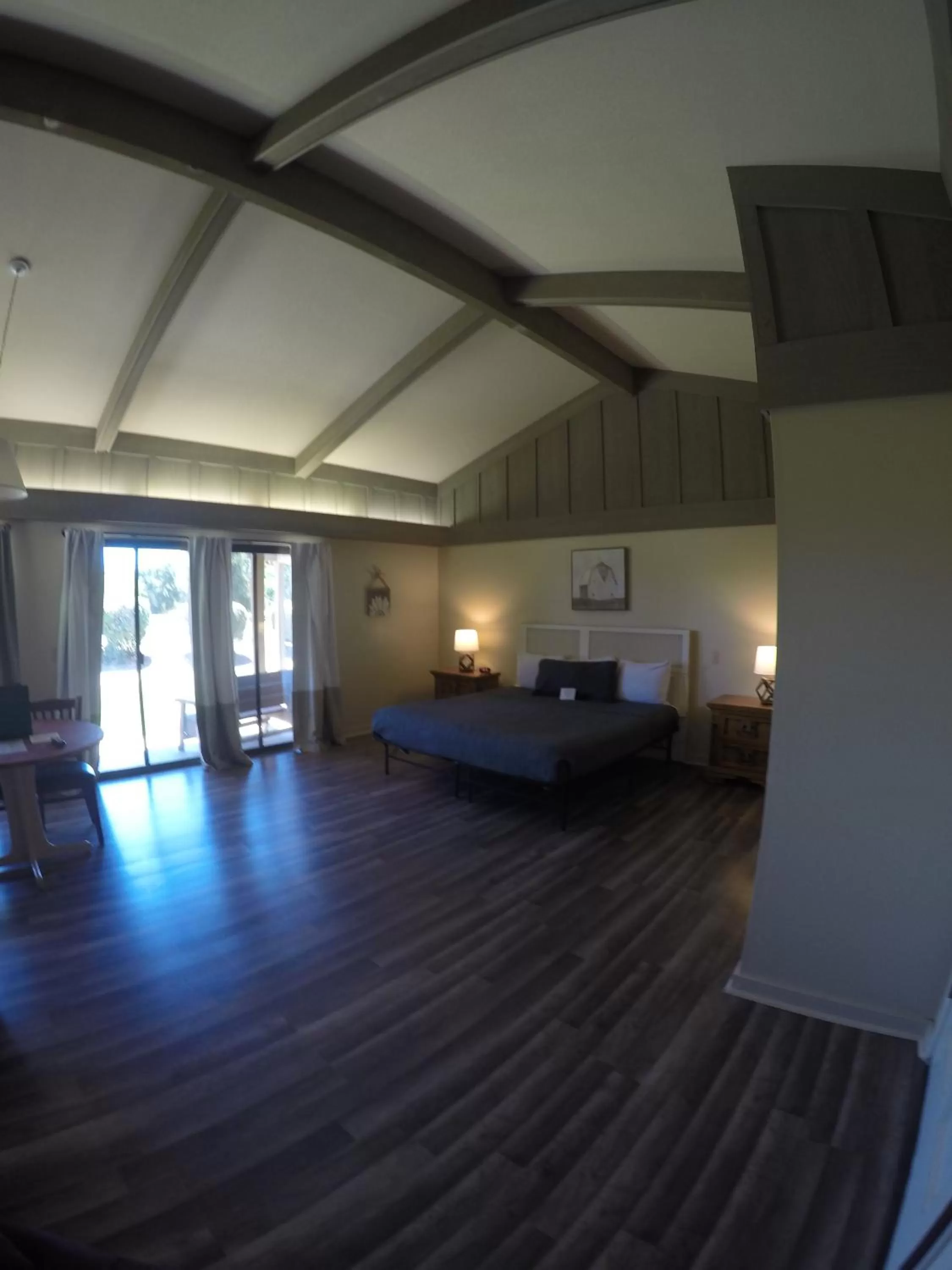 Photo of the whole room, Bed in Ridgemark Golf Club and Resort