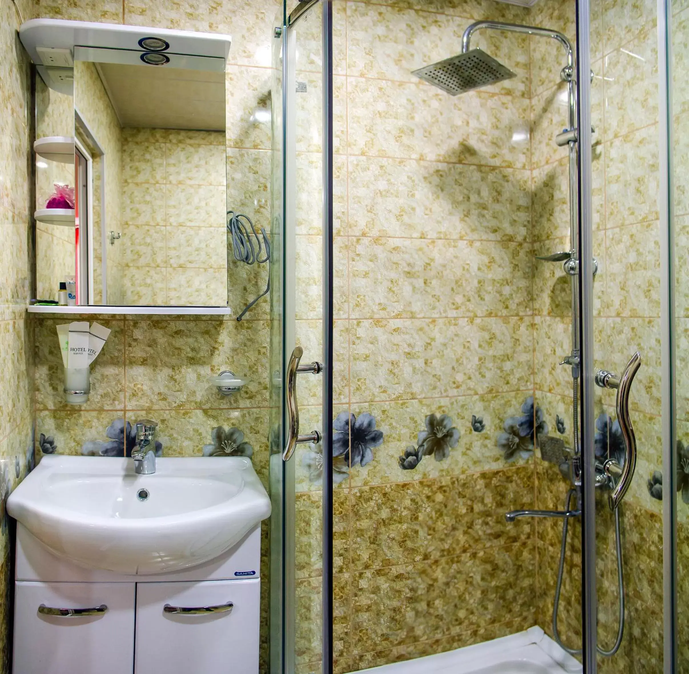 Deluxe Double Room with Extra Bed in Hotel S.R Deluxe Double Room with Extra Bed in Hotel S.R