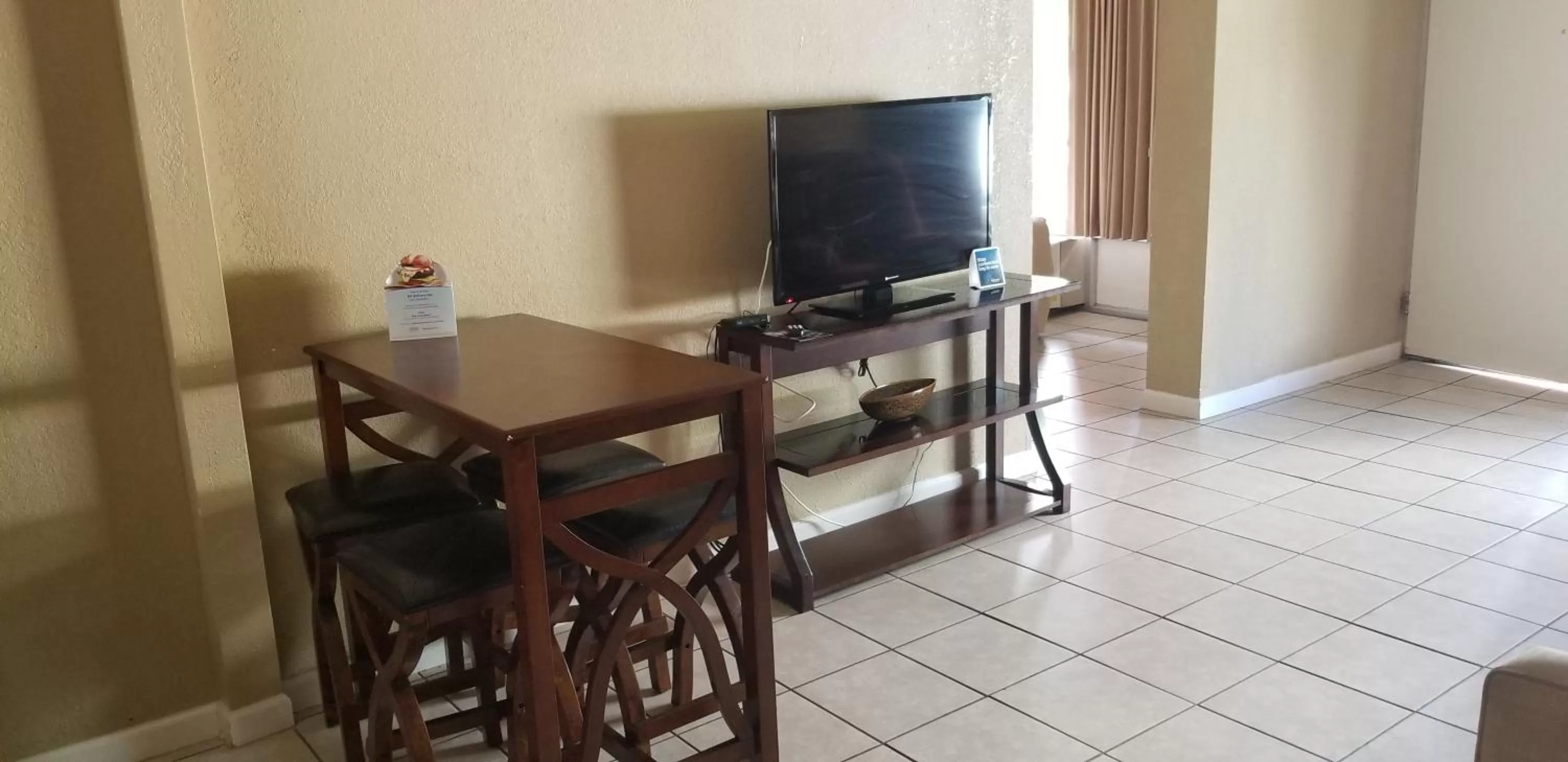 Living room in Days Inn by Wyndham Cocoa Cruiseport West At I-95/524