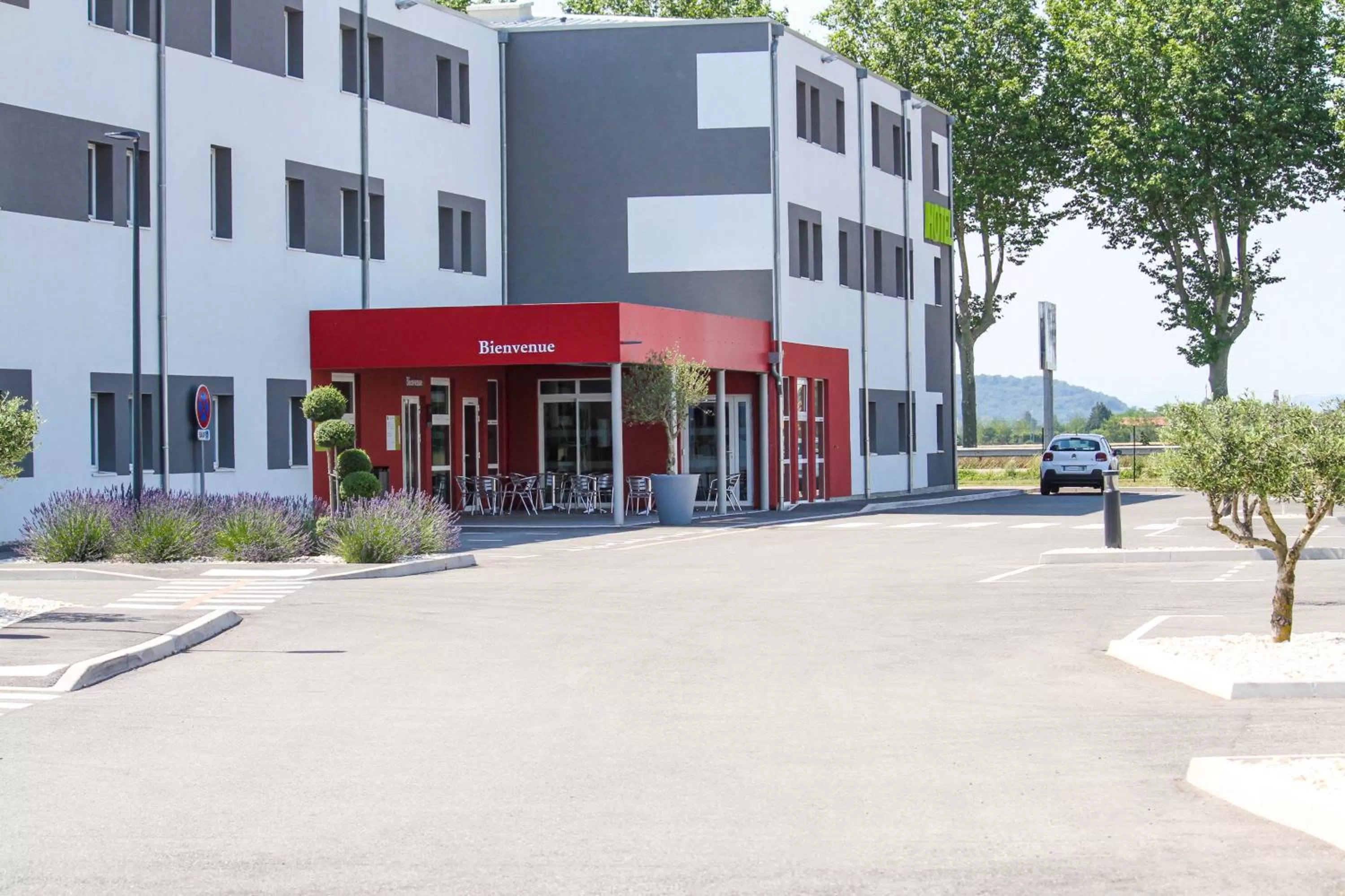 Property building in B&B HOTEL Valence TGV Romans