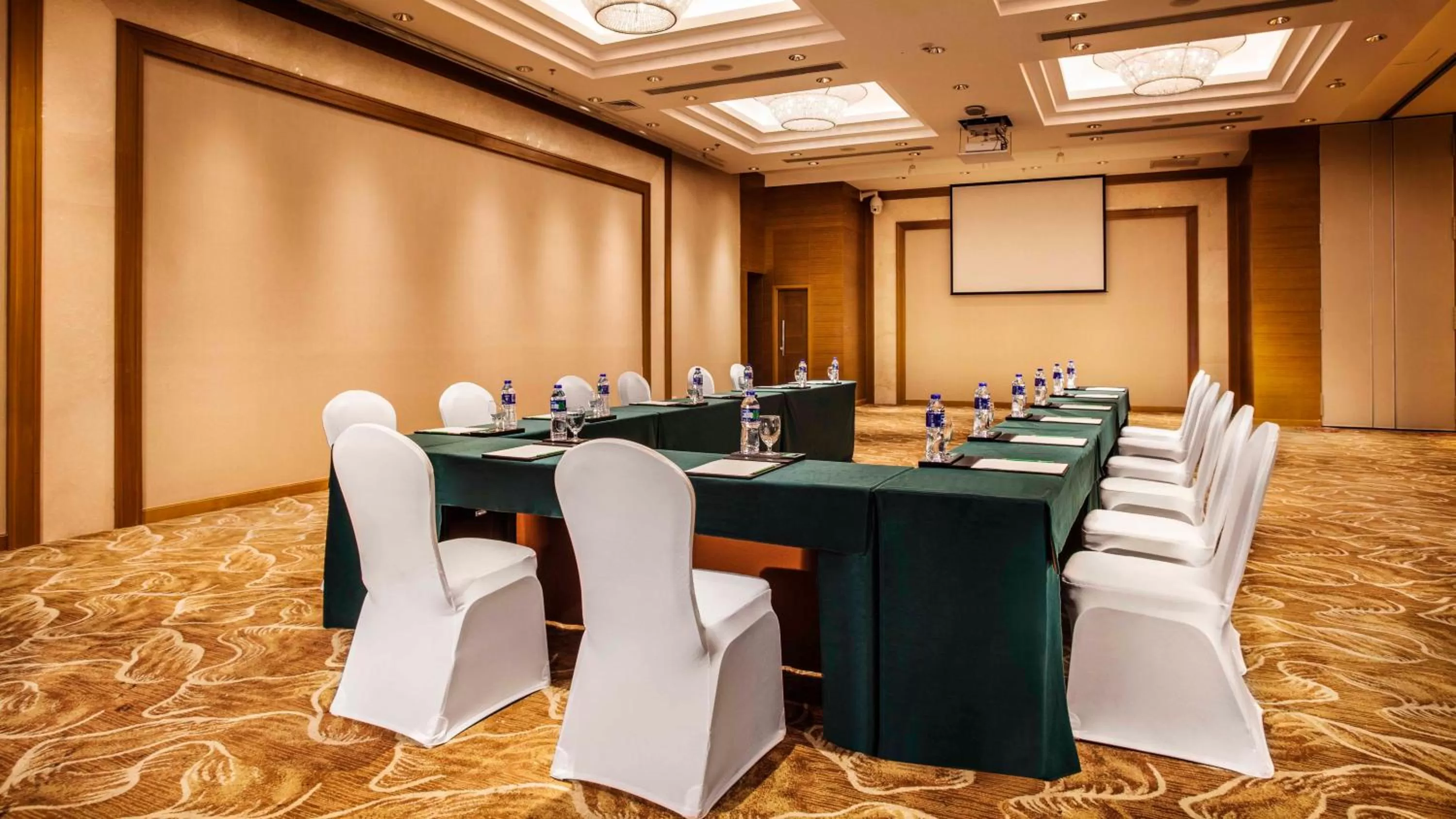 Meeting/conference room in Holiday Inn Nanchang Riverside by IHG