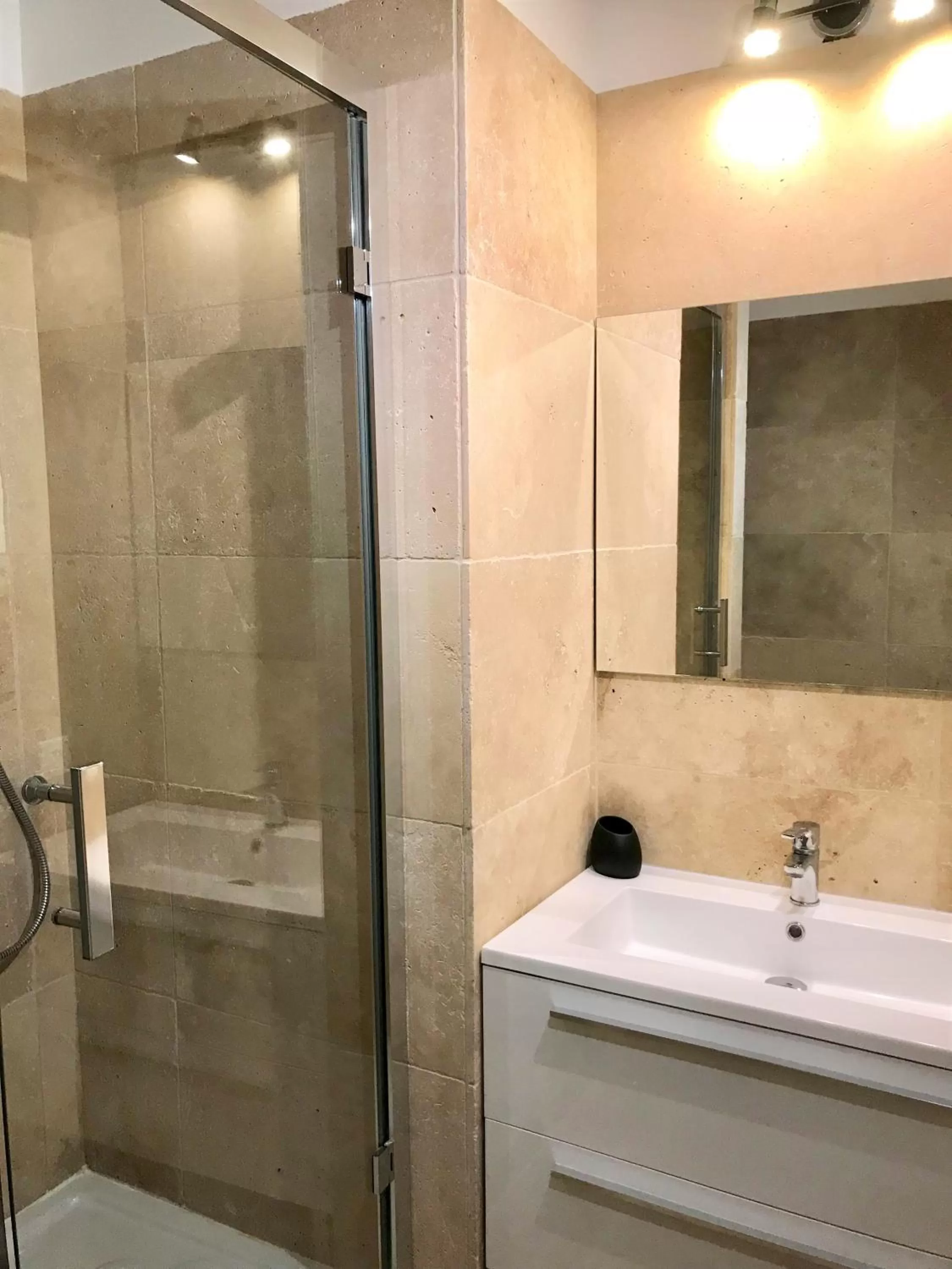 Shower in Domaine de l'Aufrene