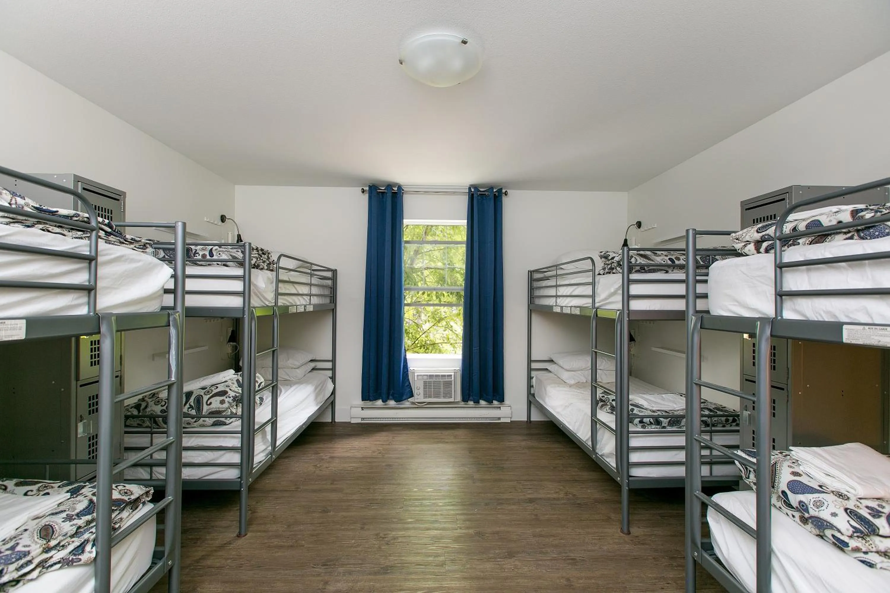 Single Bed in 8-Bed Mixed Dormitory Room in Samesun Kelowna