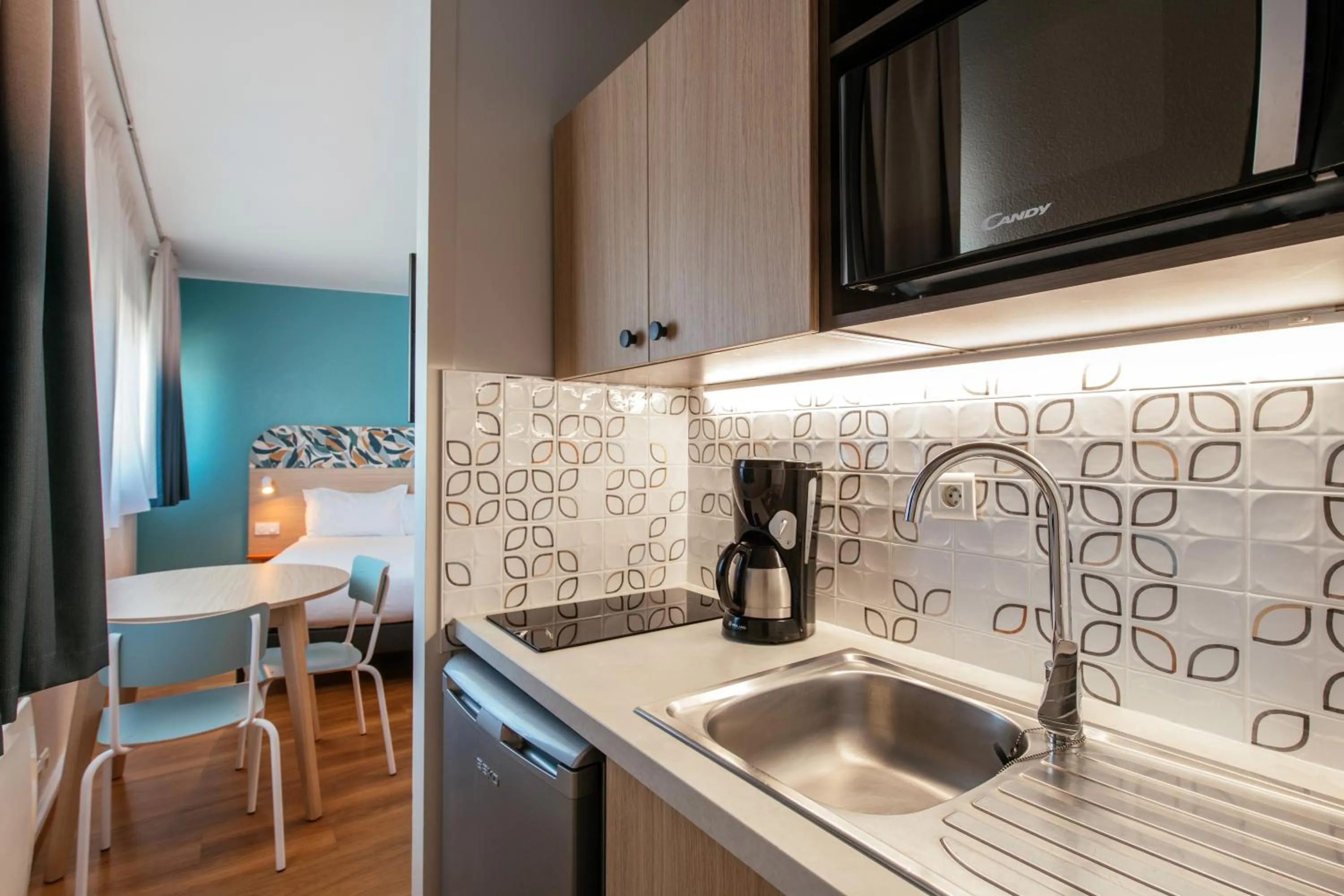 Kitchen or kitchenette in Aparthotel Adagio Access Paris La Villette
