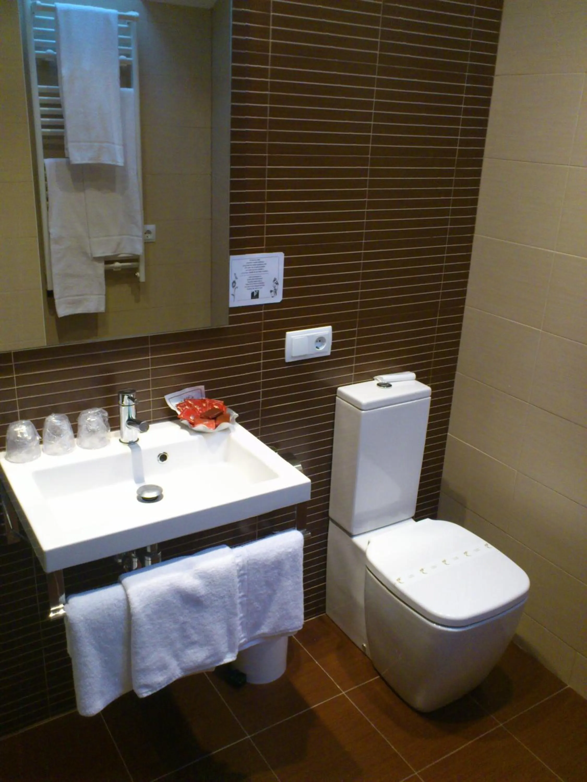 Bathroom in Hotel Alda Entrearcos