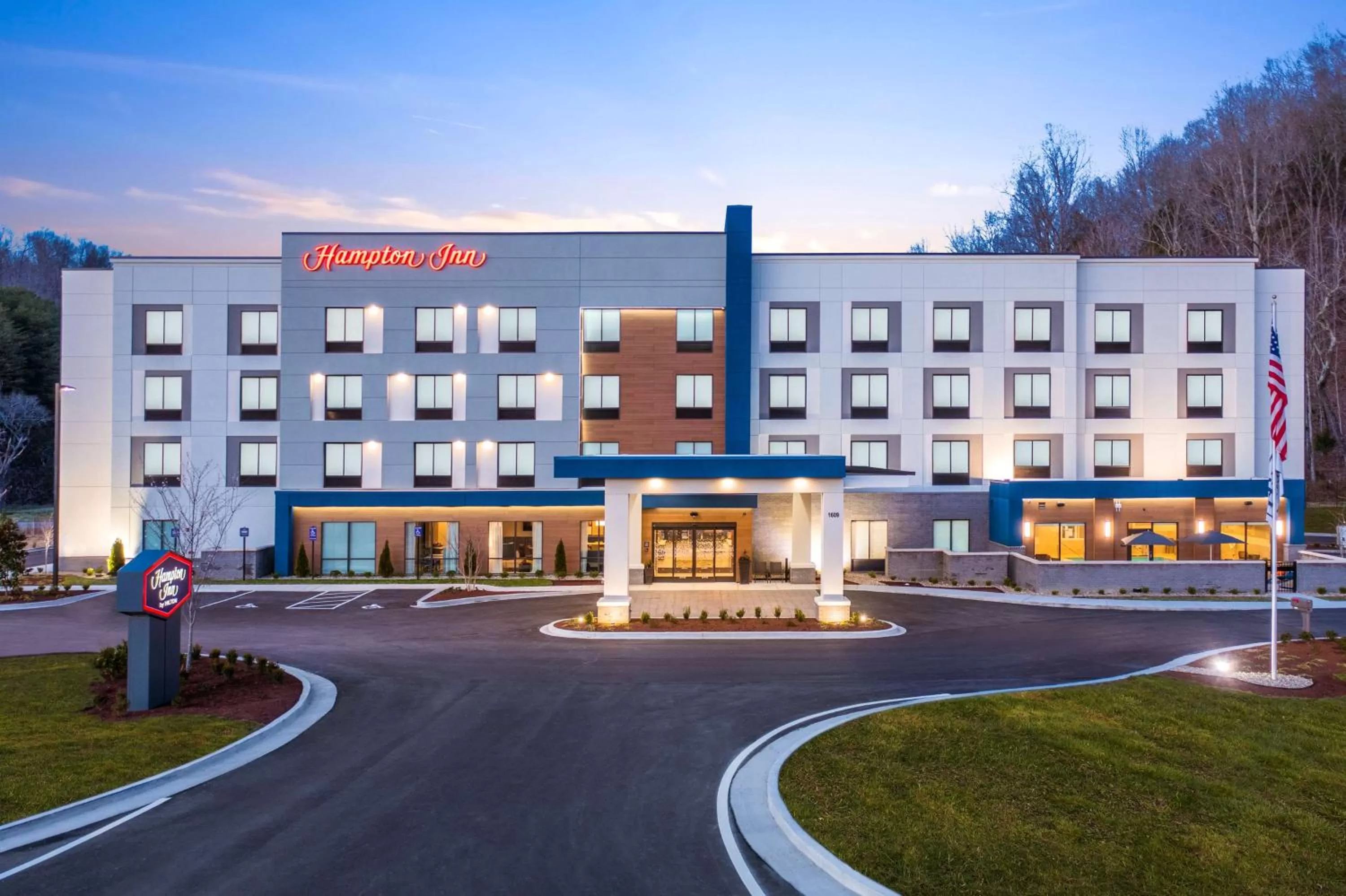 Property building in Hampton Inn by Hilton Ashland City, Tn