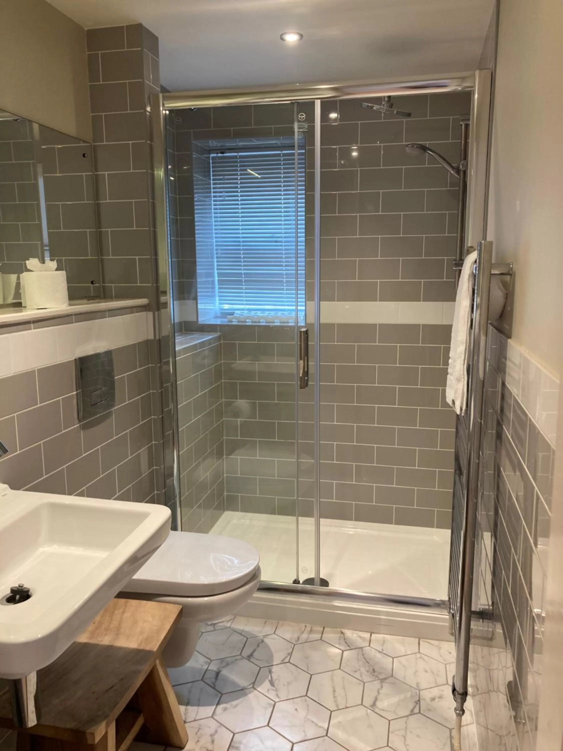 Shower in The Galleon Inn