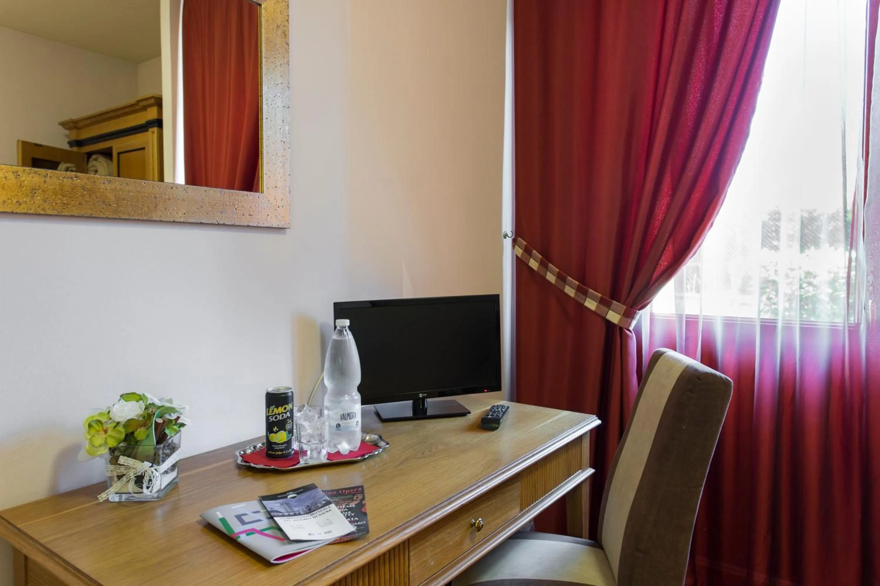 TV and multimedia in Hotel Il Giardino