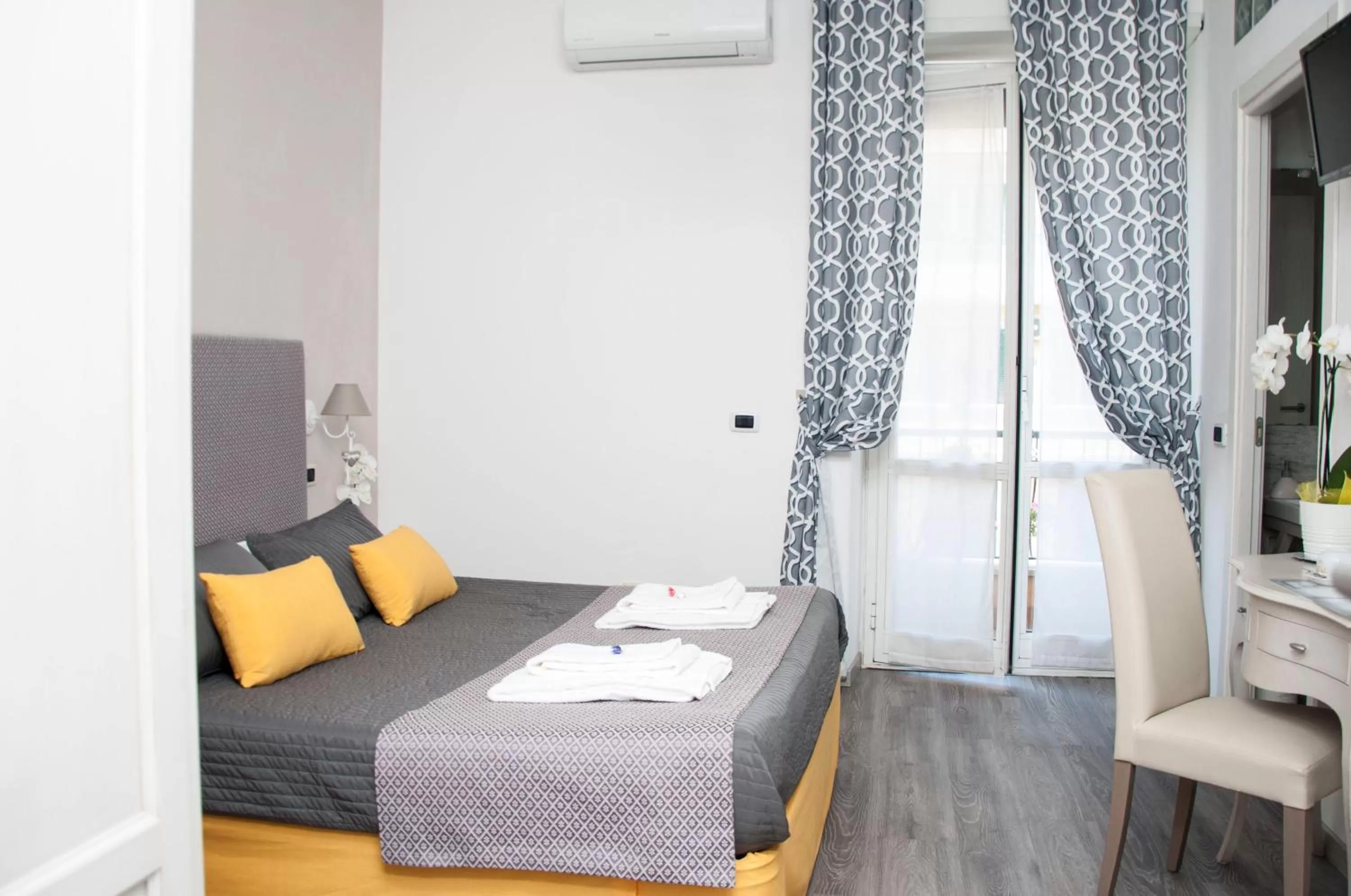 Bed in B&B Exa Rooms - Just Rome