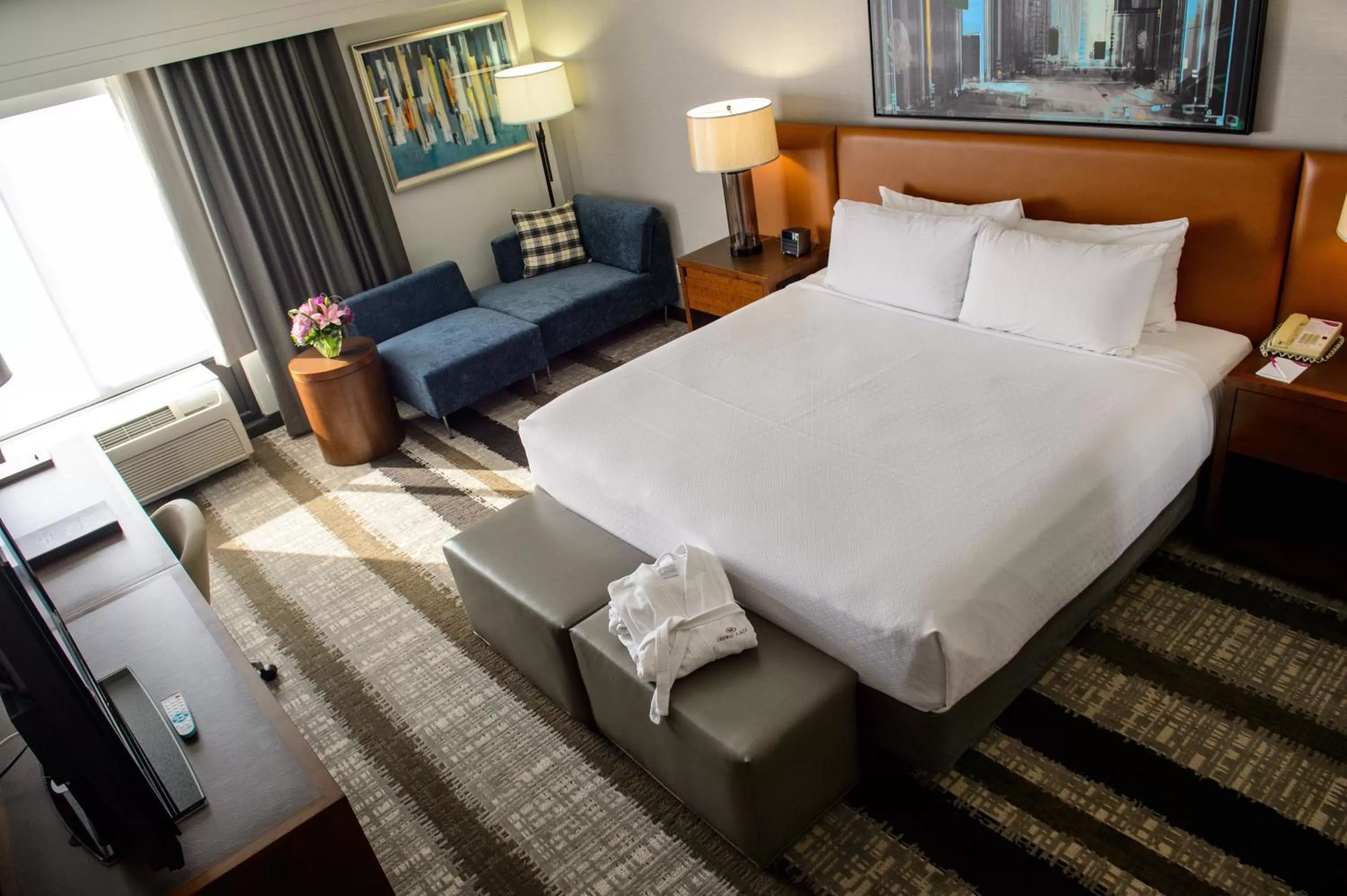 Photo of the whole room, Bed in Crowne Plaza Dulles Airport by IHG