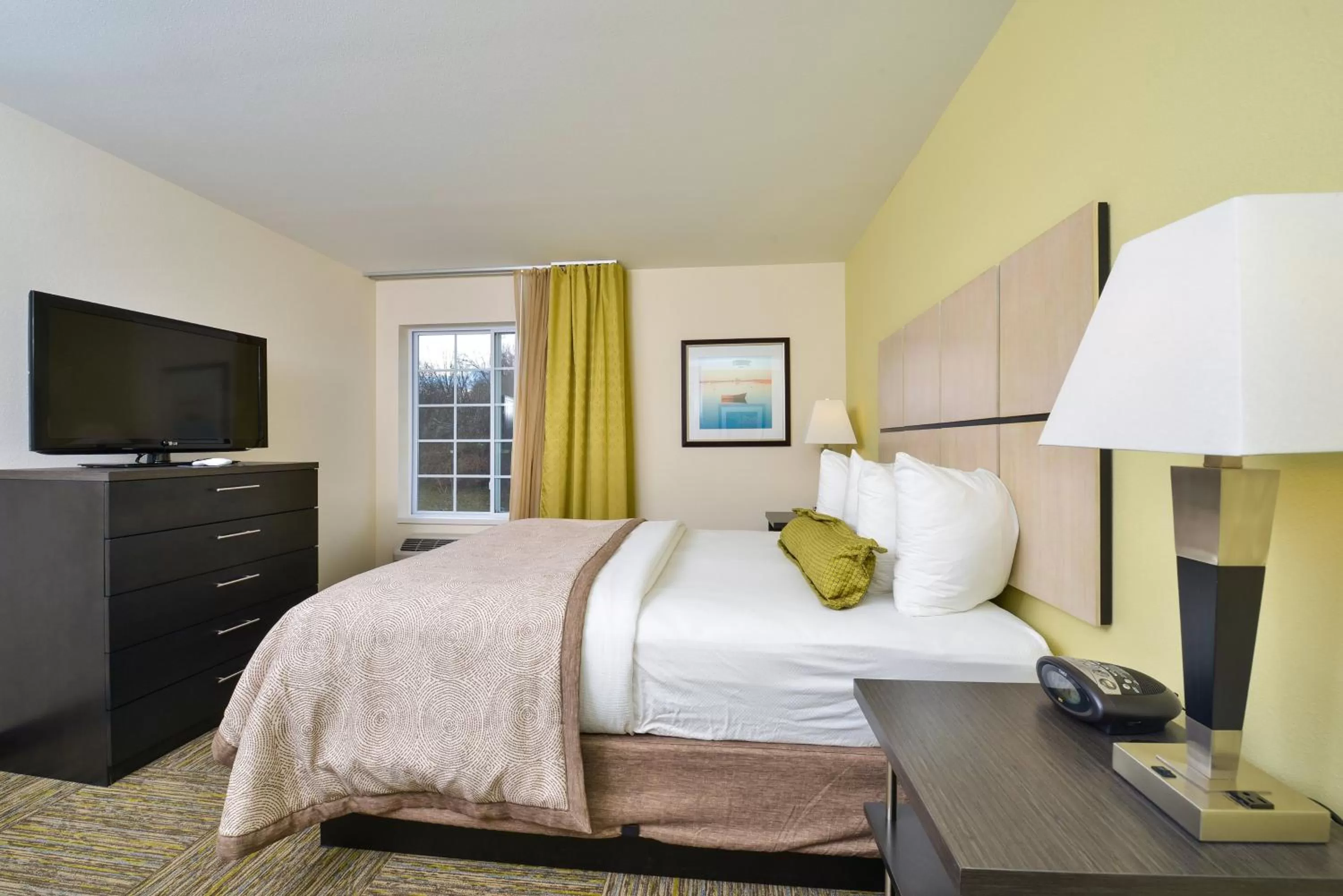 Photo of the whole room, Bed in Candlewood Suites Harrisburg-Hershey by IHG