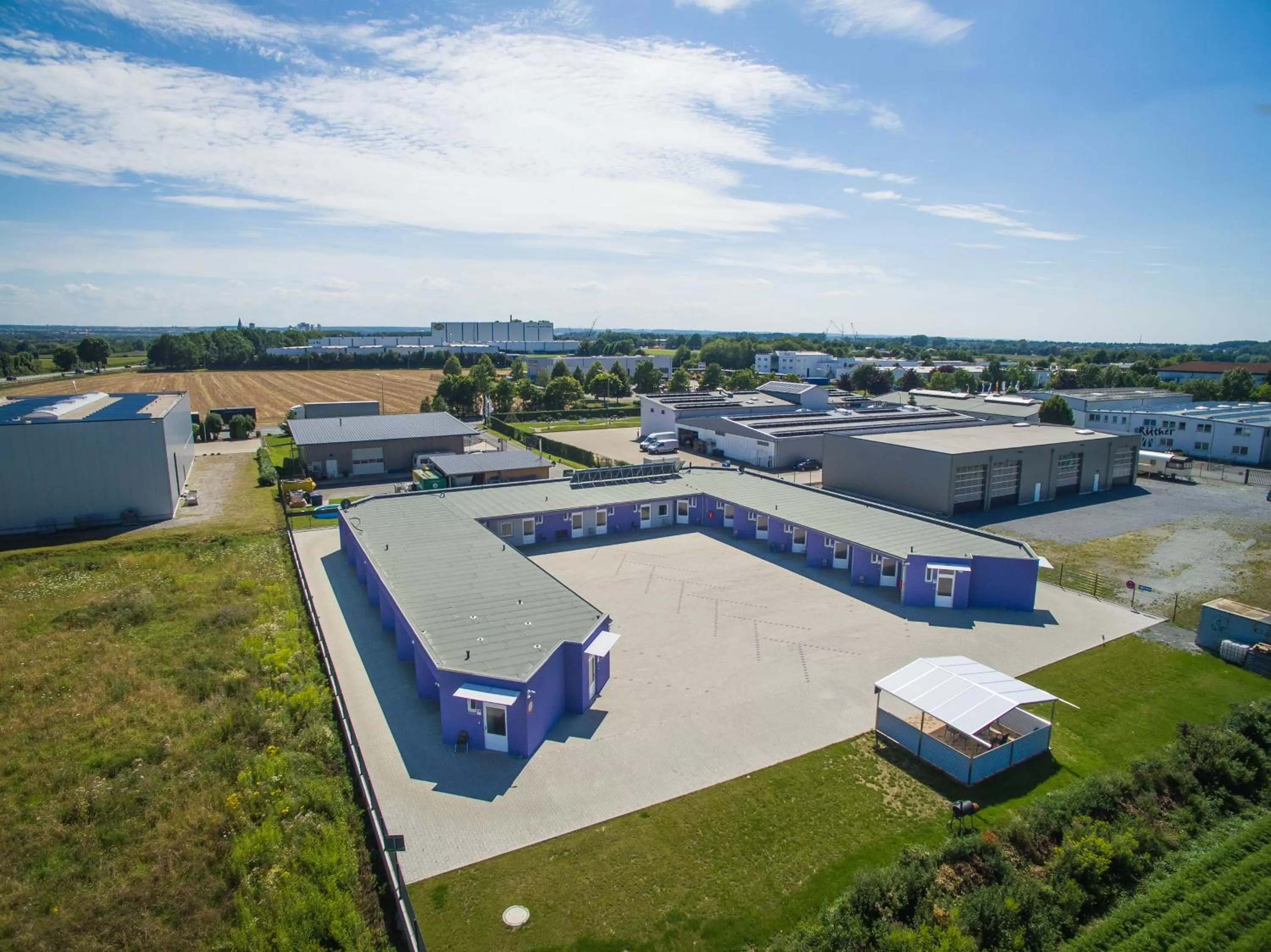 Inner courtyard view in MOTEL Schlegel