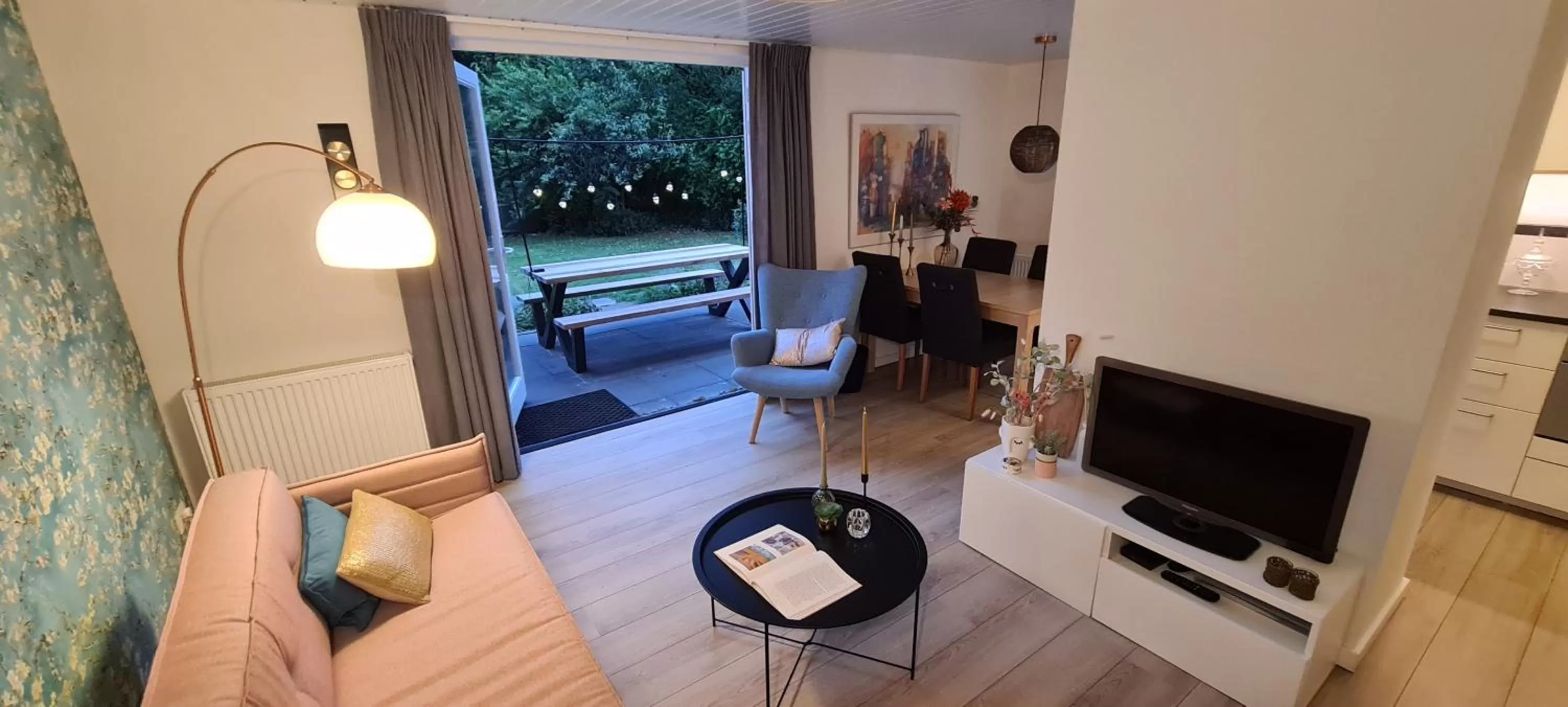 Living room, Seating Area in Bij Ons Naast