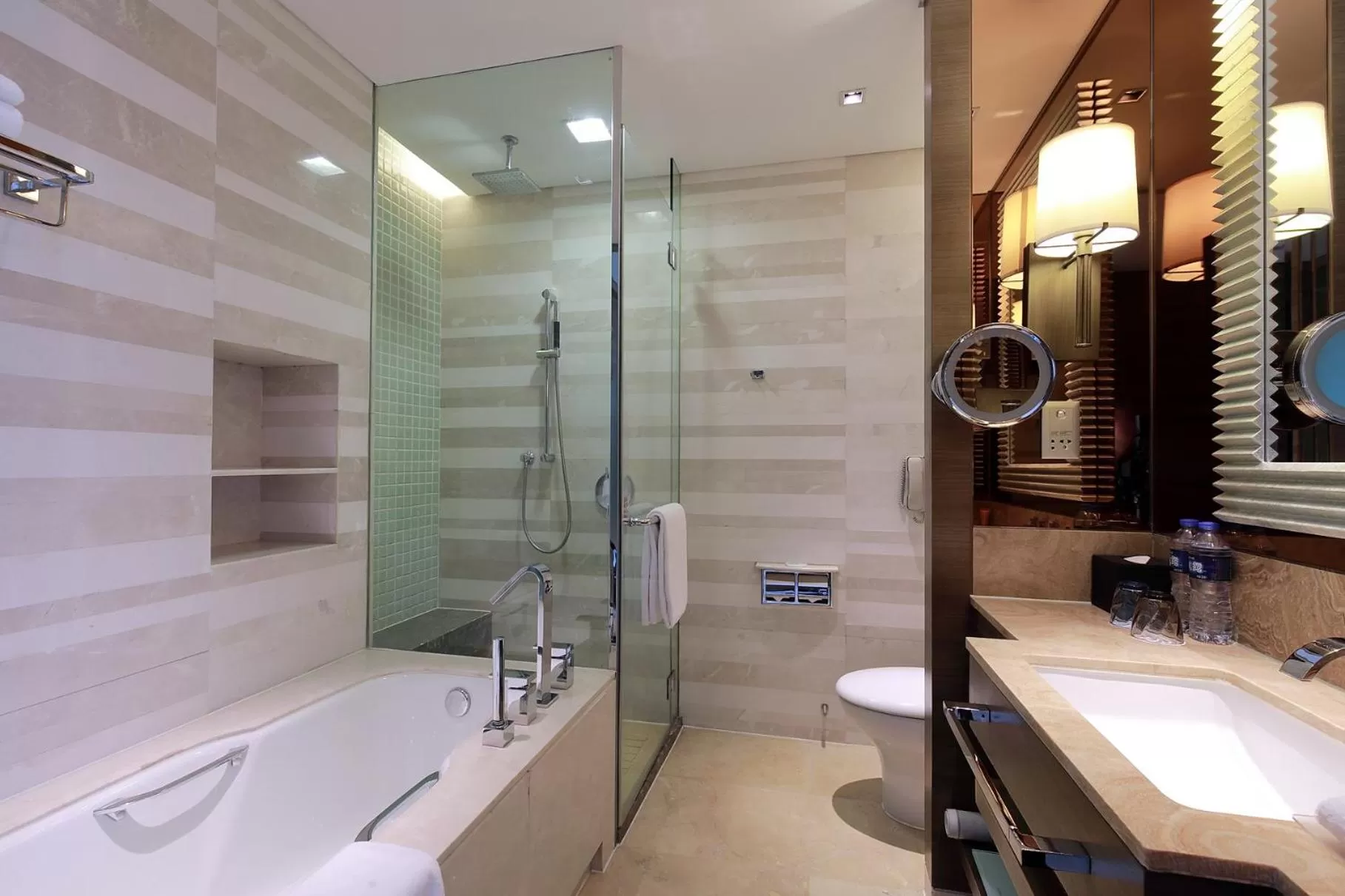 Toilet in Crowne Plaza Nanjing Jiangning by IHG