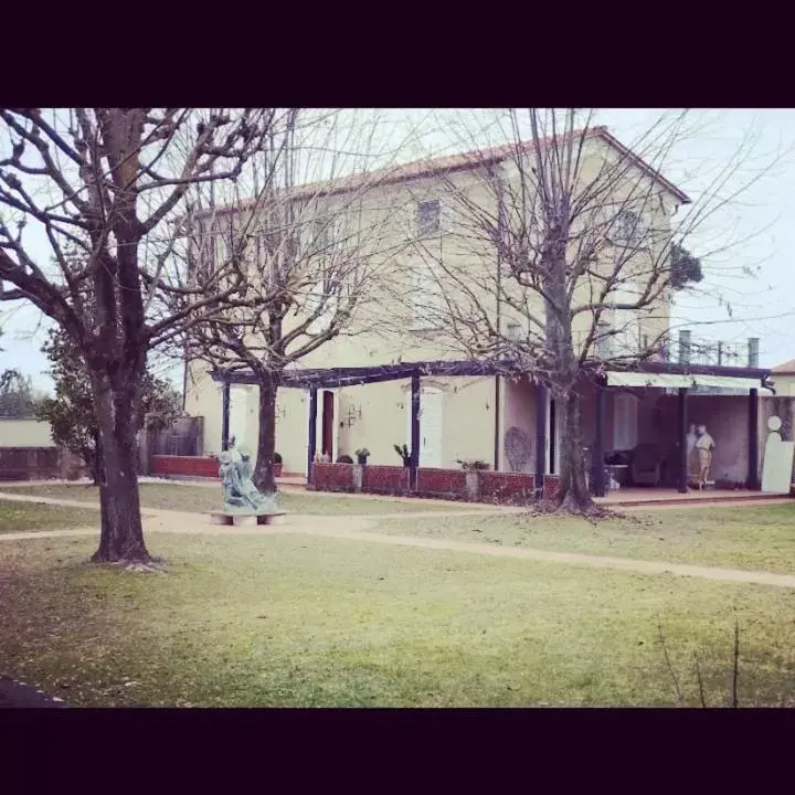 Property Building in Villa Marinsky Pietrasanta Property Building in Villa Marinsky Pietrasanta