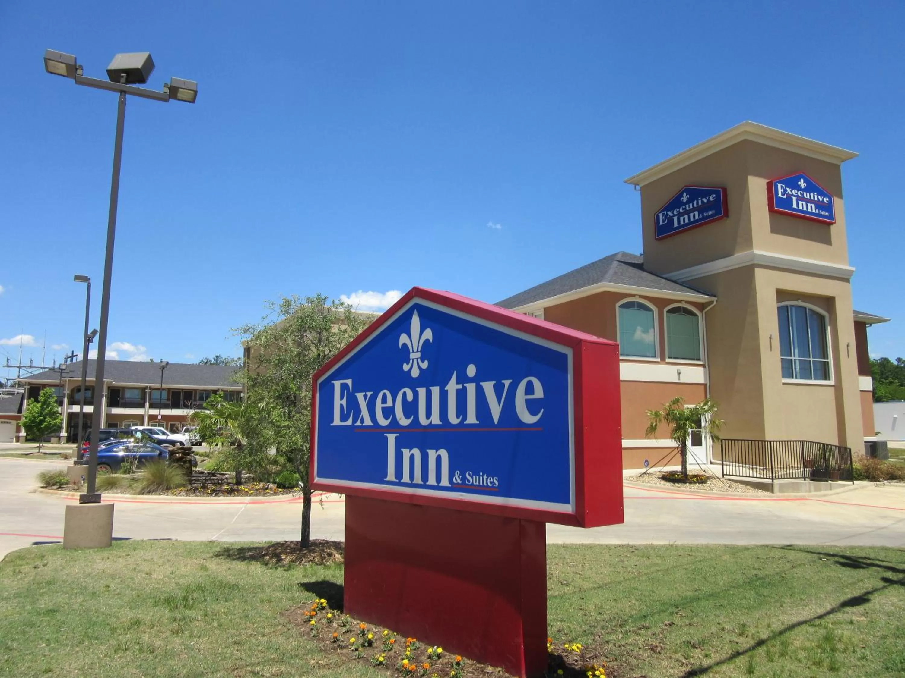 Property building in Executive Inn and Suites Tyler