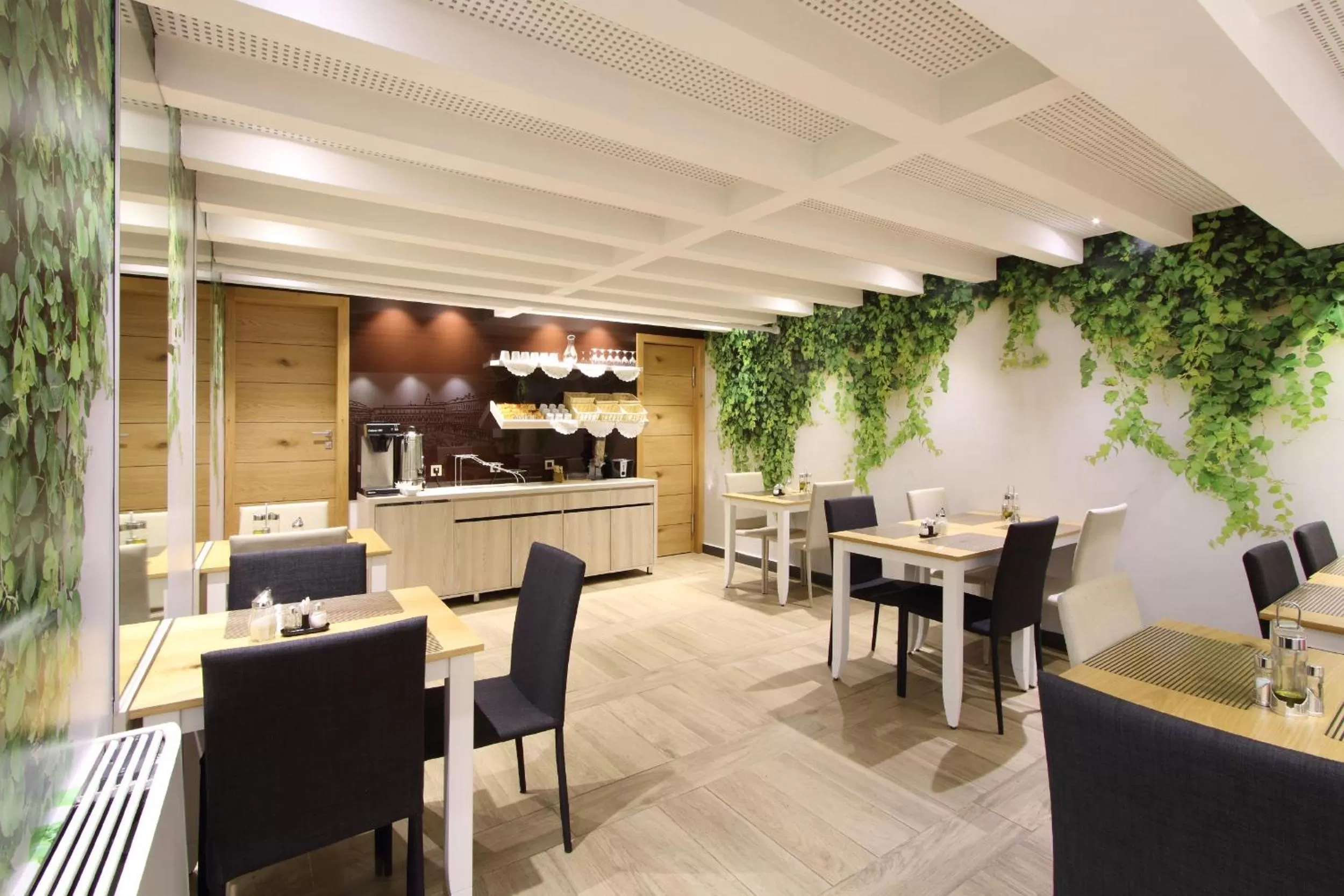 Restaurant/places to eat in Hotel Cosmopolit