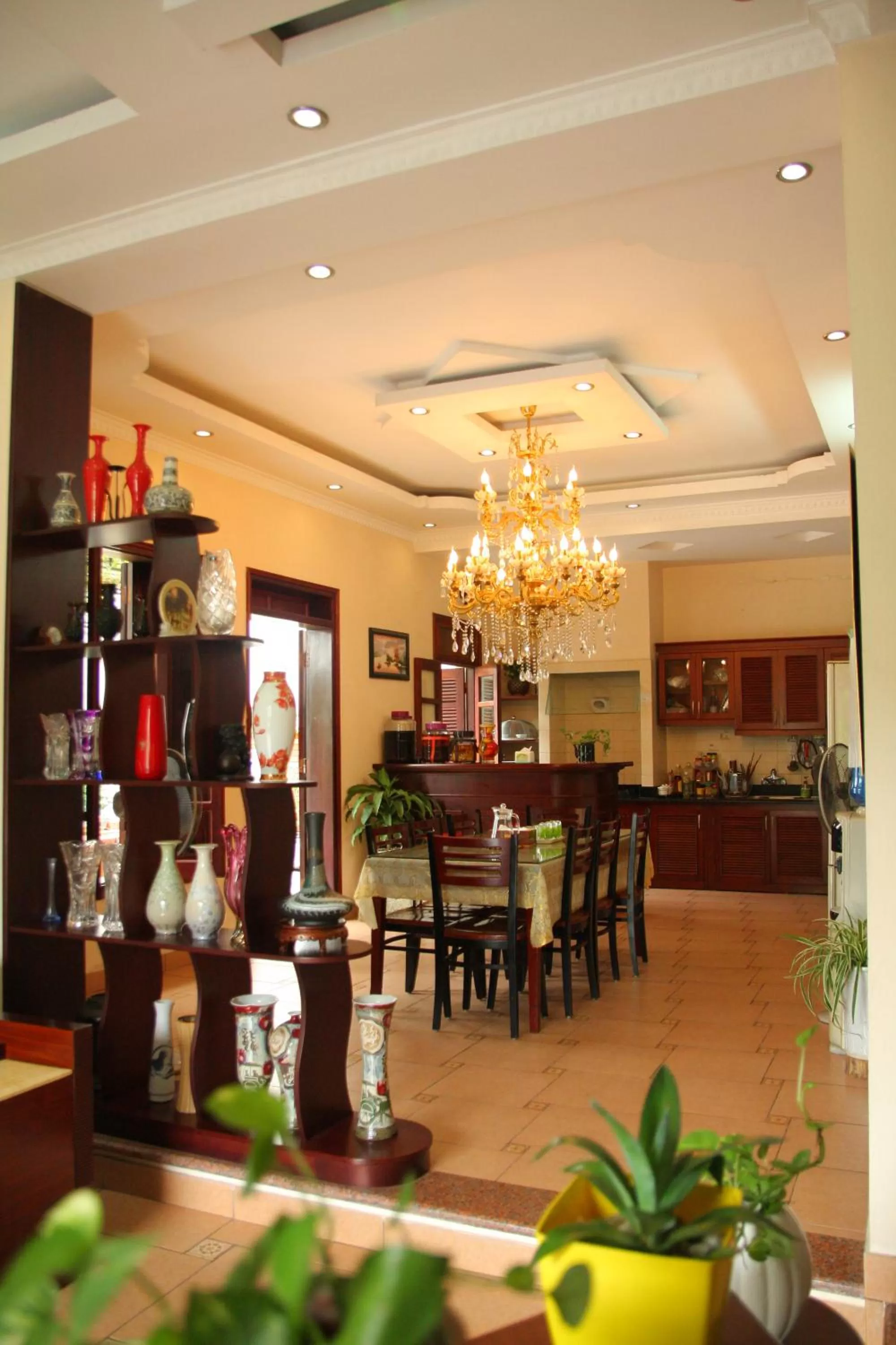 Communal kitchen in Hạ Long Lily Homestay