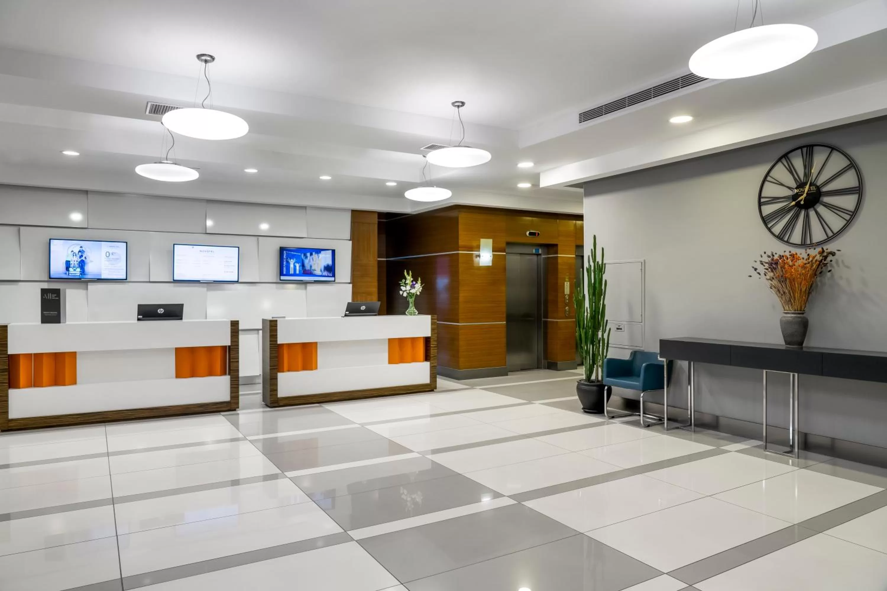 Lobby or reception in Novotel Kayseri