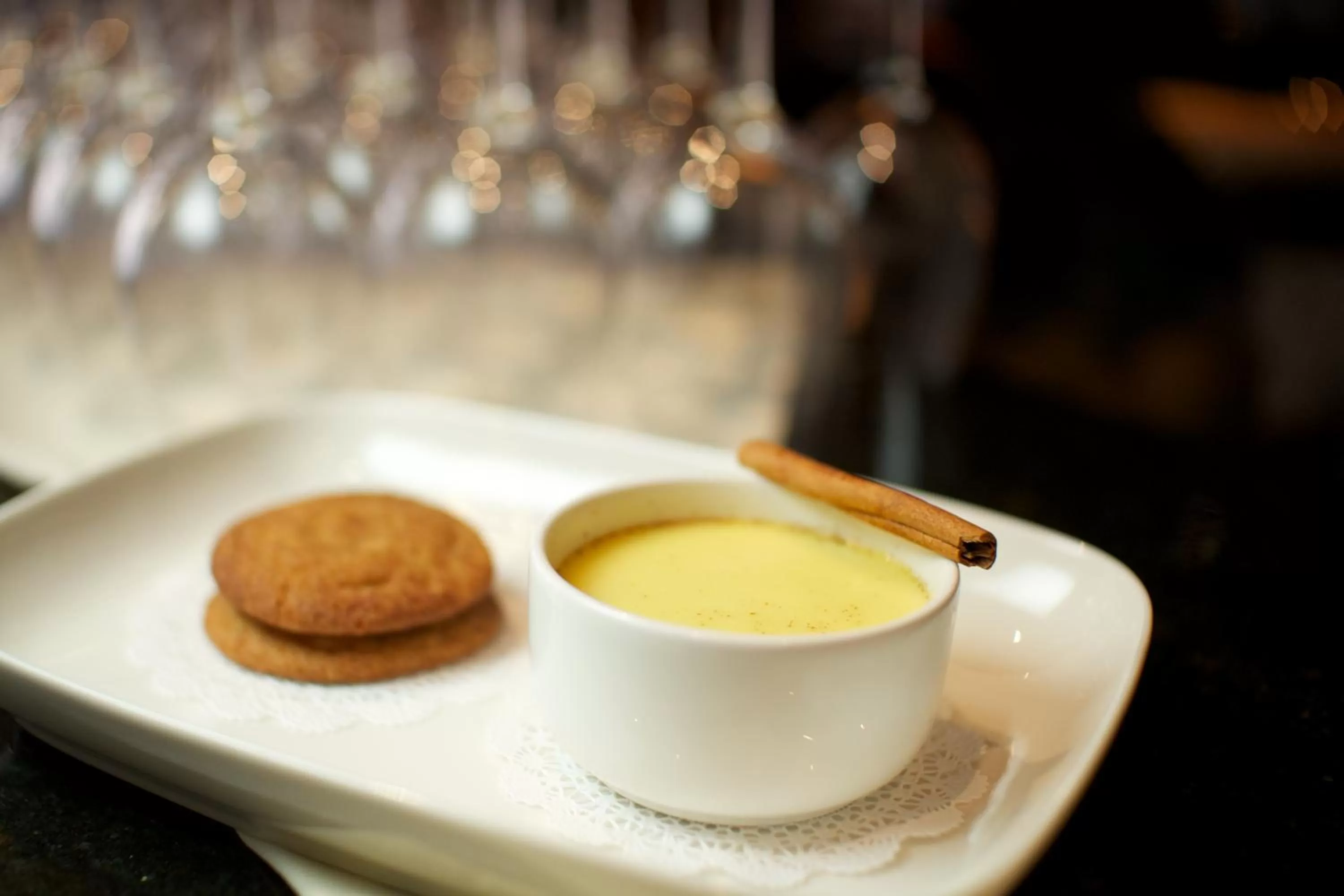 Restaurant/places to eat in Mayflower Park Hotel