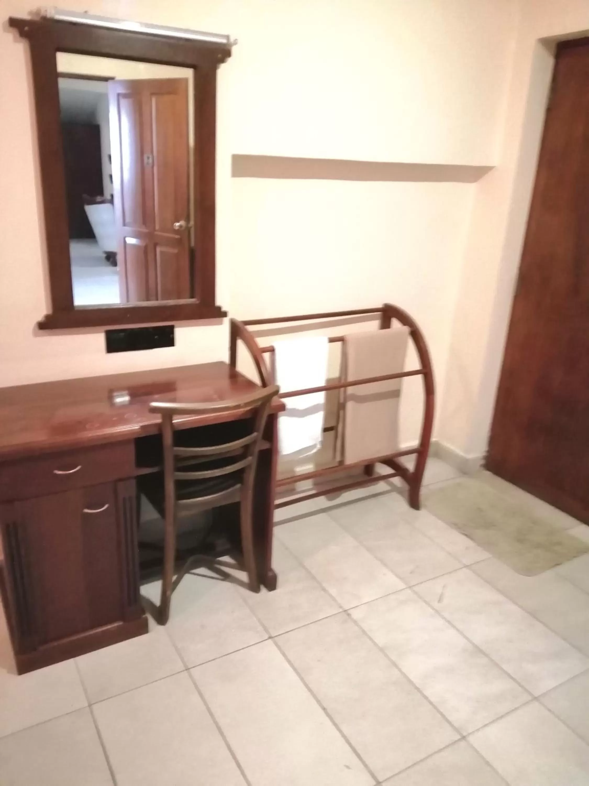 Dining area, Bathroom in ACA Accommodation