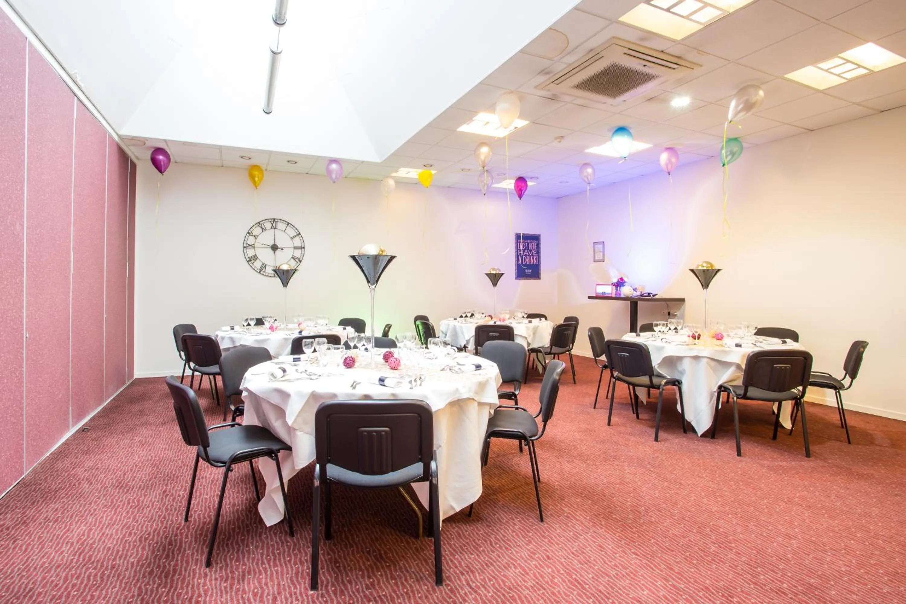 Meeting/conference room in Hotel Gatsby by HappyCulture