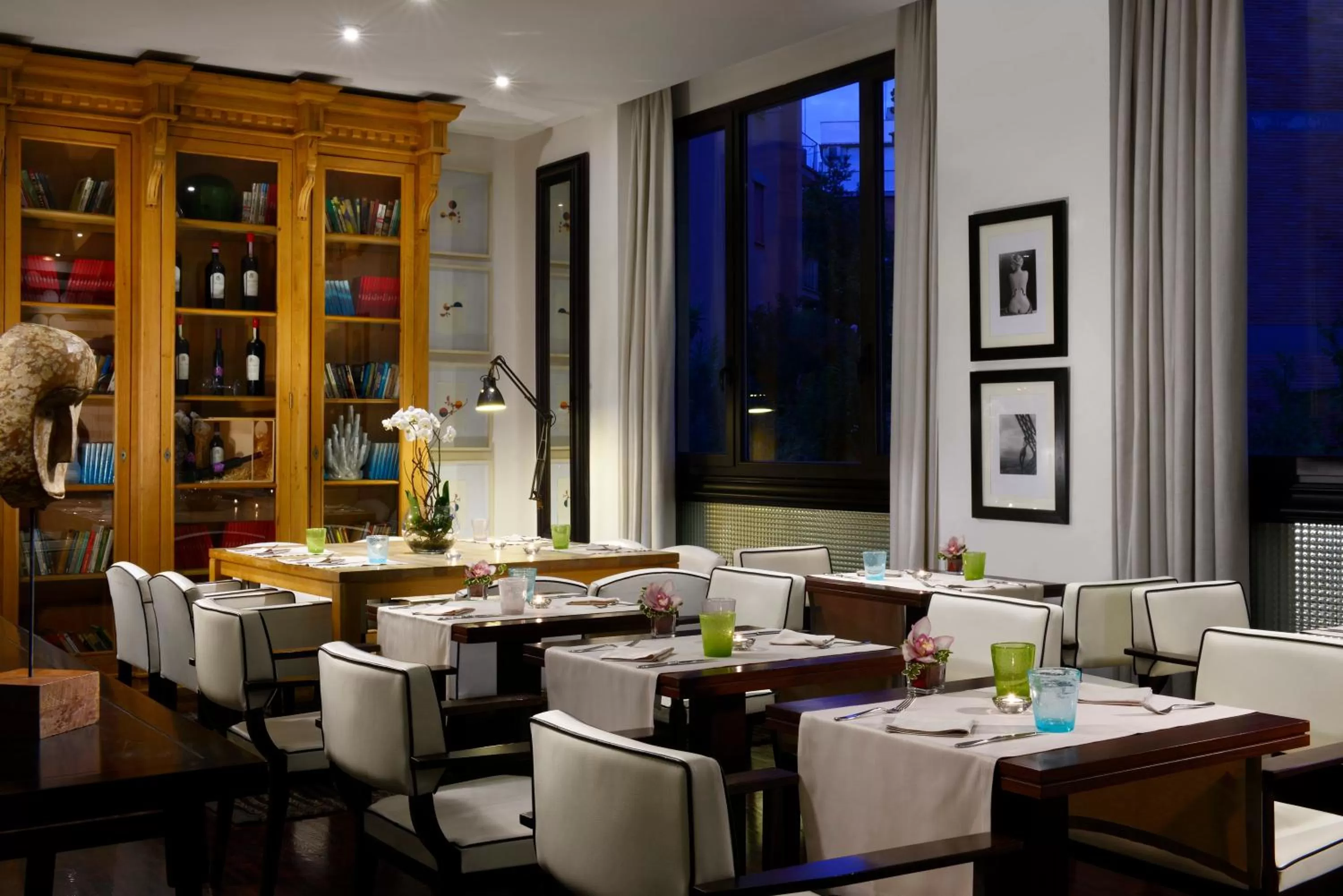 Restaurant/places to eat in Hotel Pulitzer