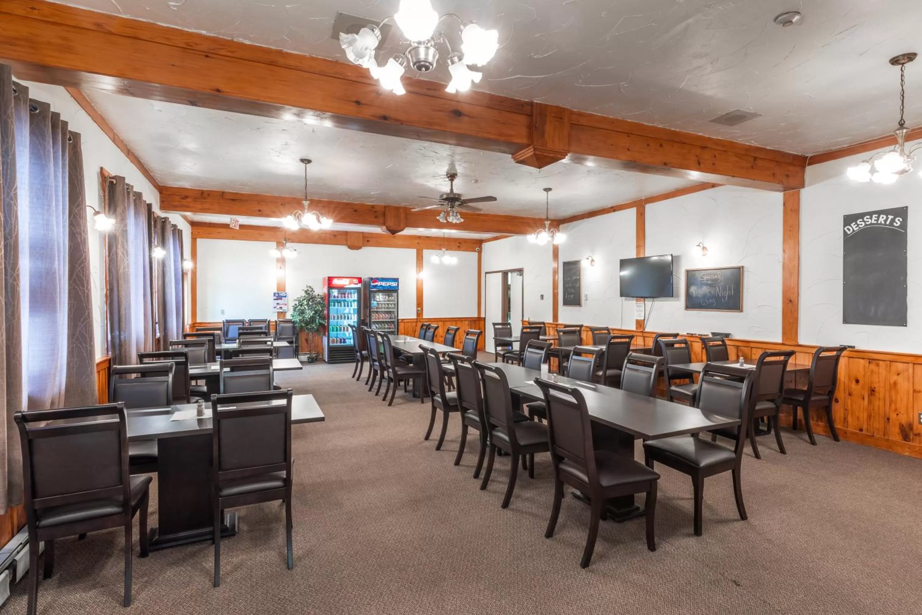 Restaurant/places to eat in Englehart Motel