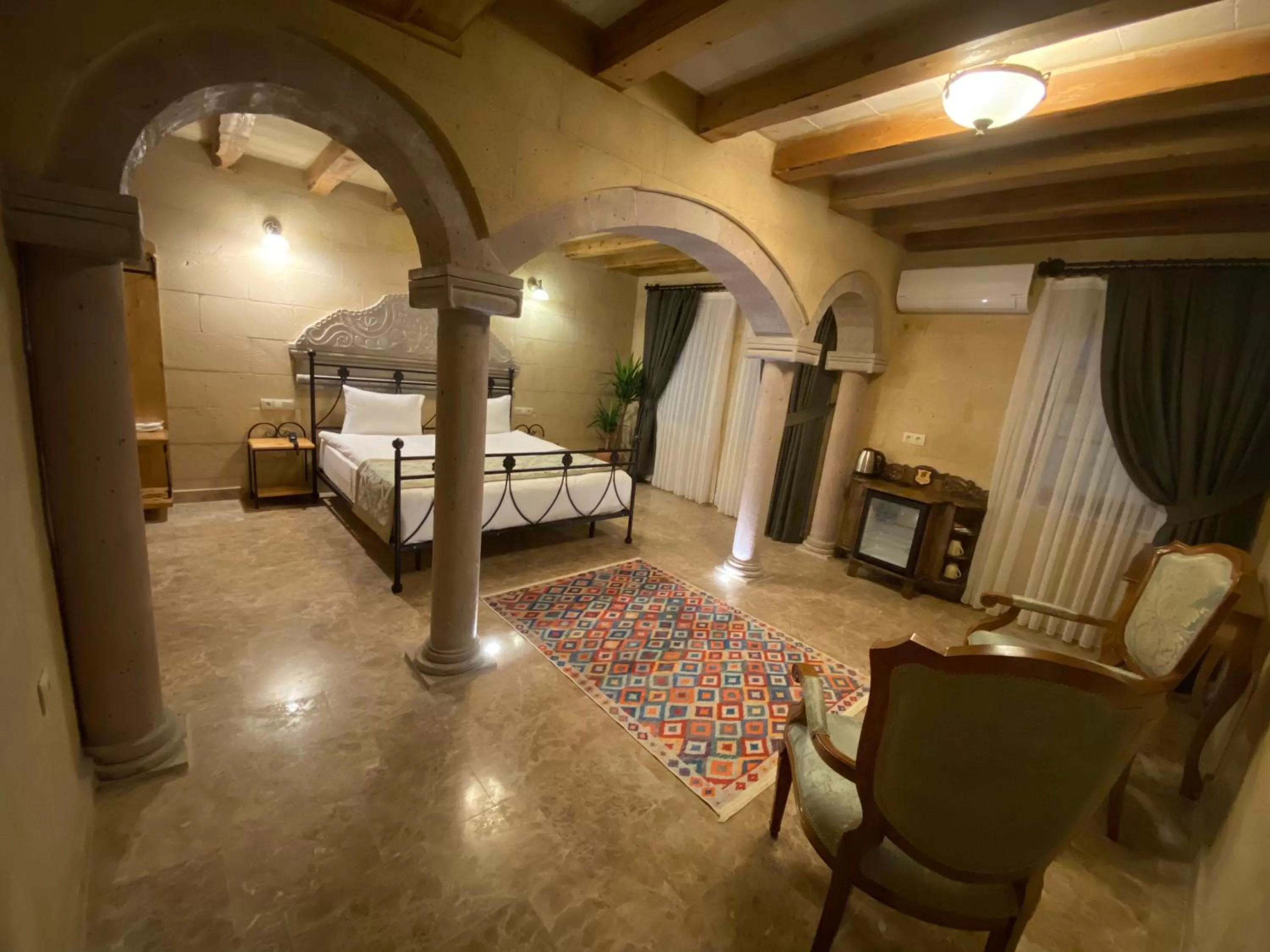Photo of the whole room, Bed in Cratus Stone Palace