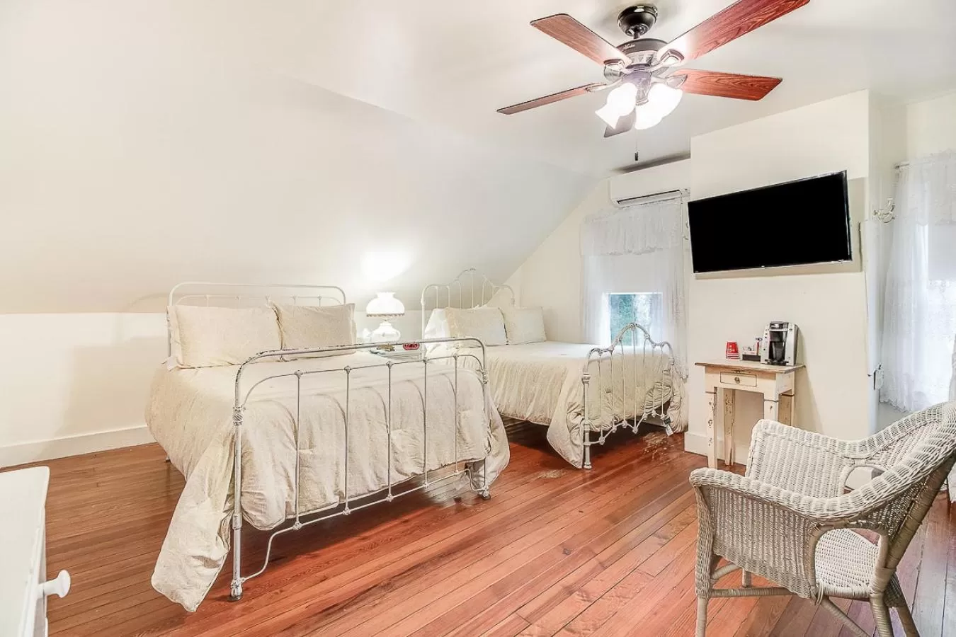 Bedroom, Bed in T'Frere's Bed & Breakfast