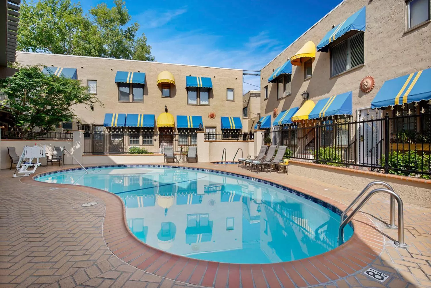 Pool view in El Cordova