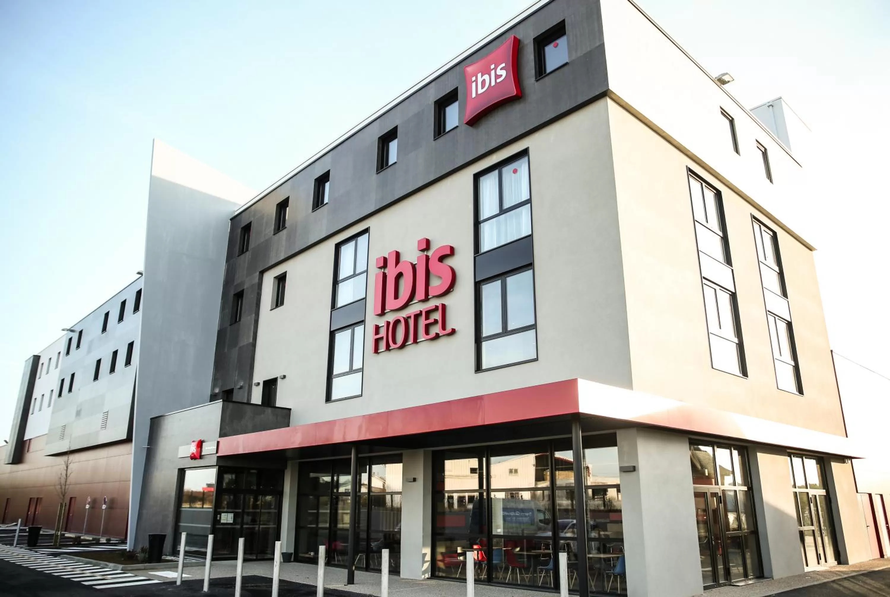 Property building in Ibis Niort Est Mendes France