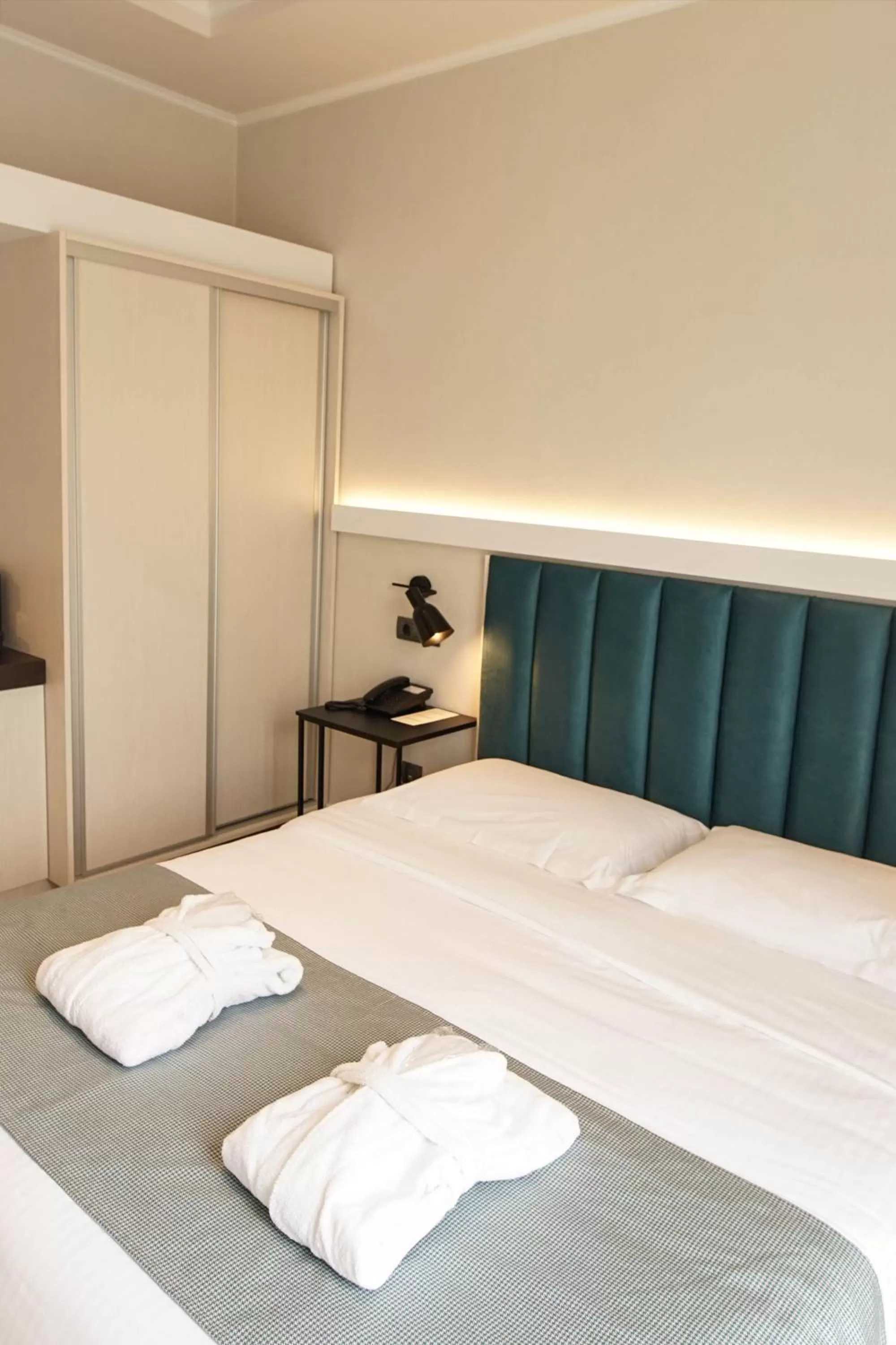 Bedroom, Bed in Athens Cypria Hotel