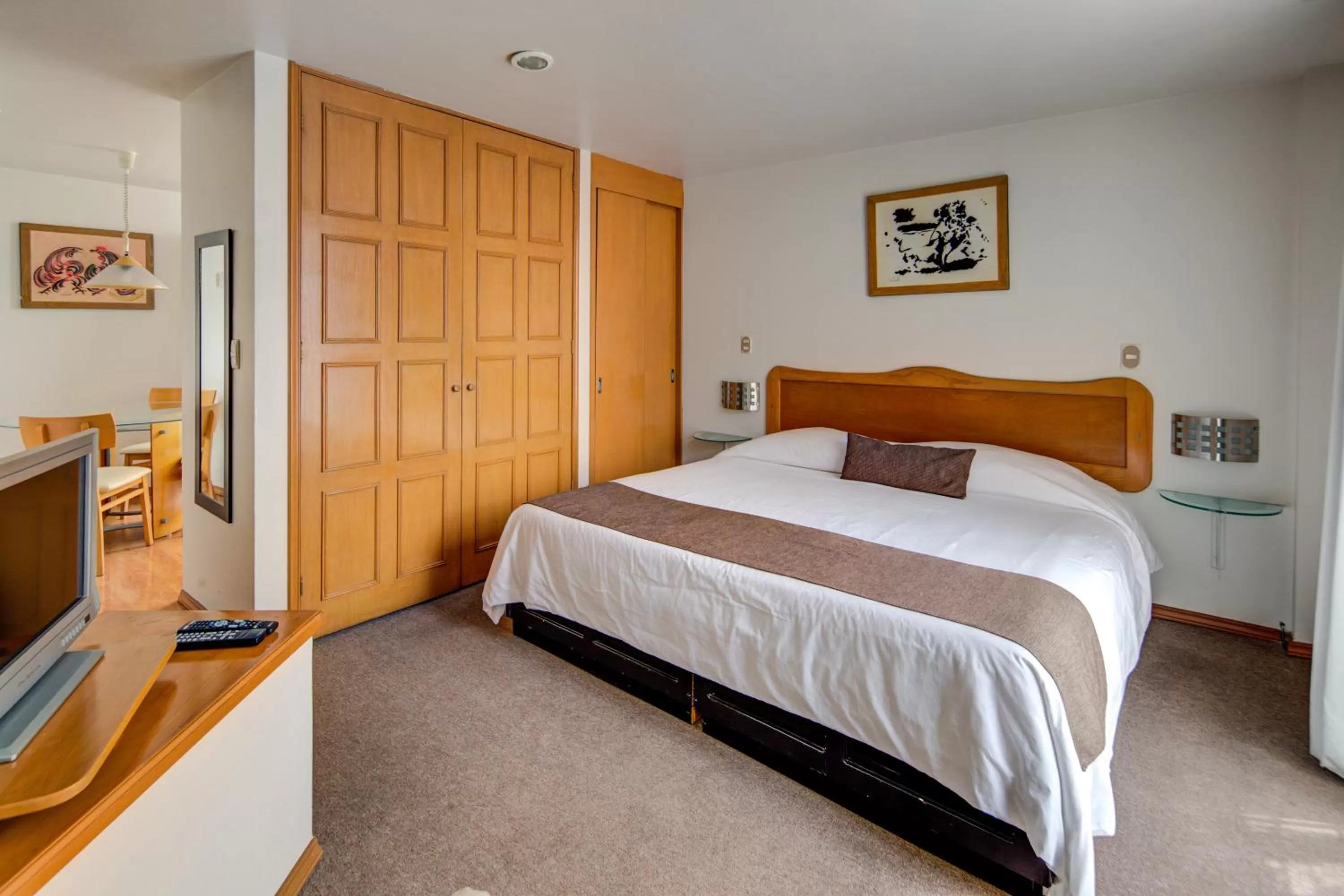 Photo of the whole room, Bed in Grupo Kings Suites - Bosques de Duraznos 78