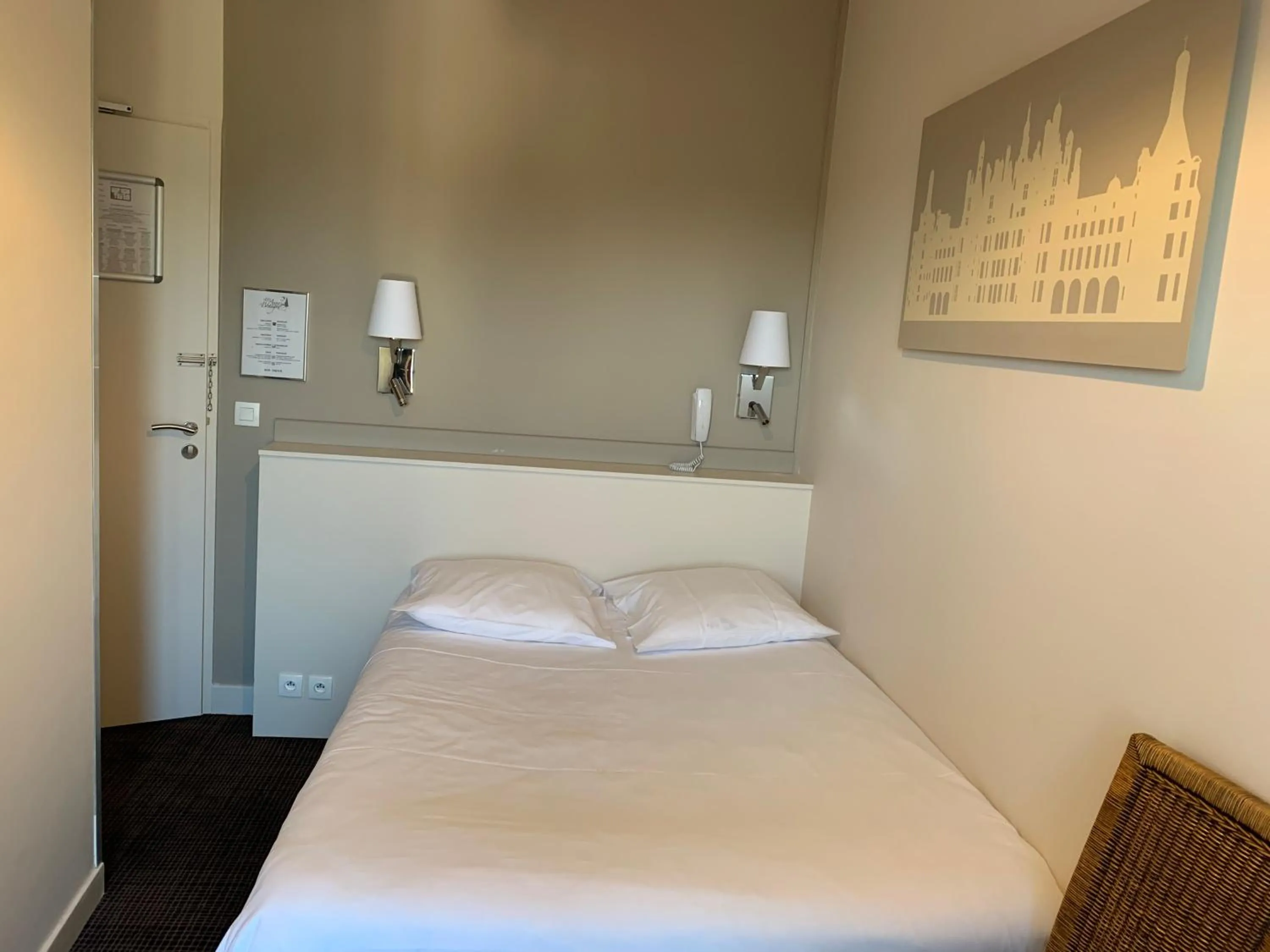 Bed in Hotel Anne De Bretagne BLOIS