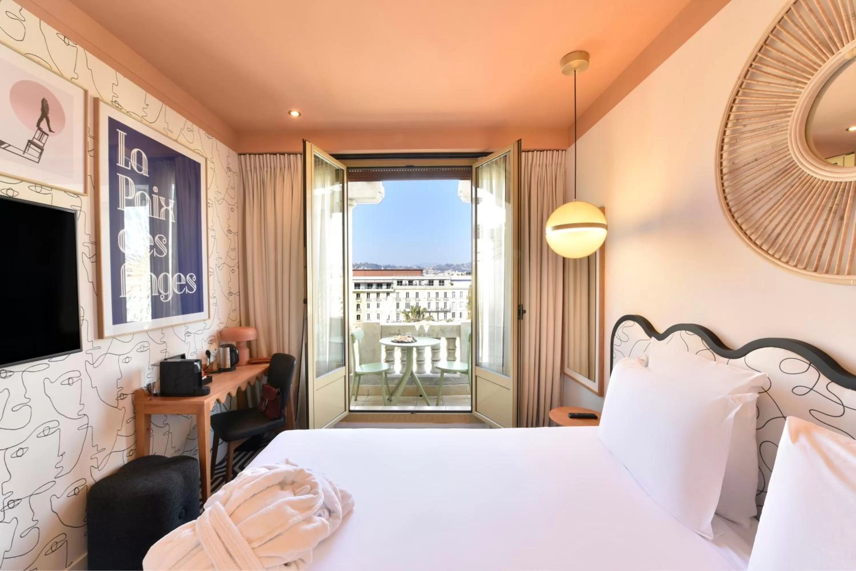 Deluxe Double or Twin Room with Garden View with Balcony in Albert 1er