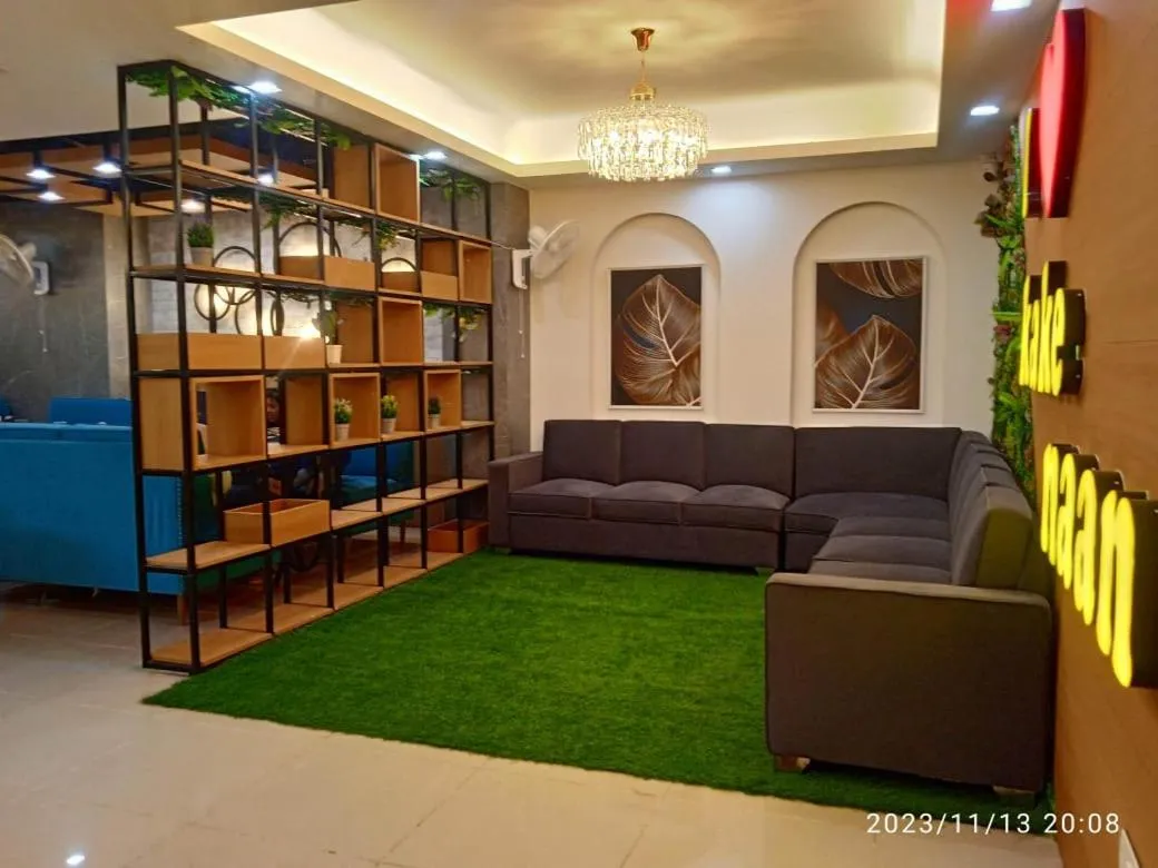 Restaurant/places to eat in Hotel Raas Inn, New Hotel