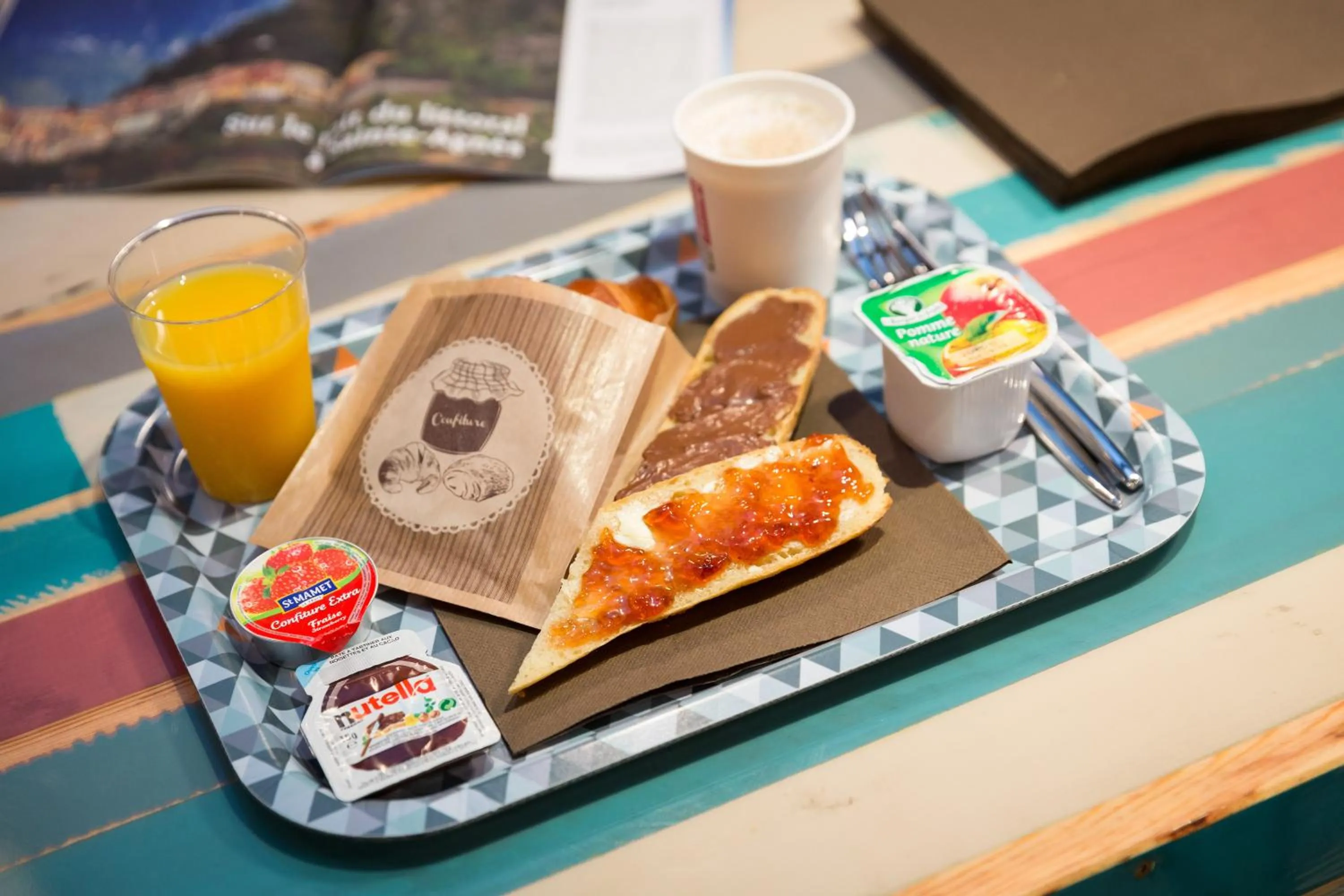 Continental breakfast in Hôtel Ozz by Happyculture