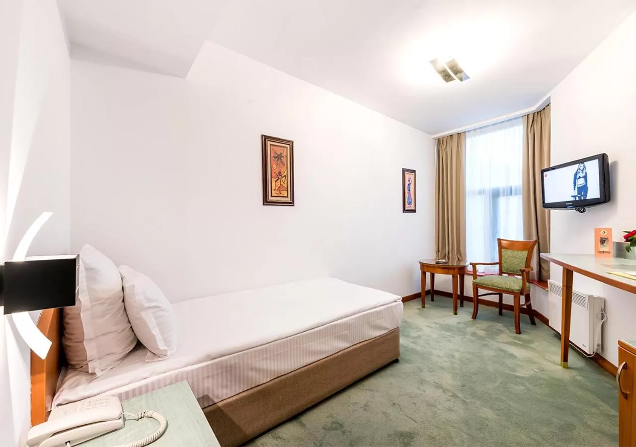 Bedroom, Bed in Hotel Duke Romana City Center